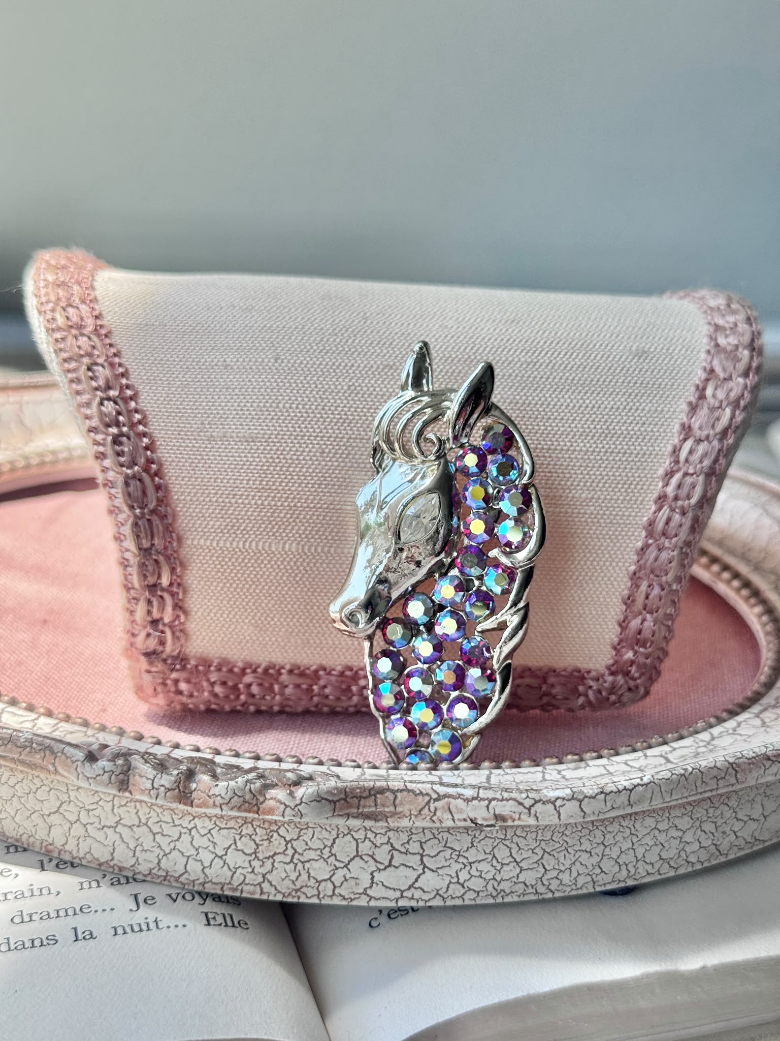 Unsigned C.a. 1960s Mid-Century Aurora Borealis Horse Brooch (MT2589-25)