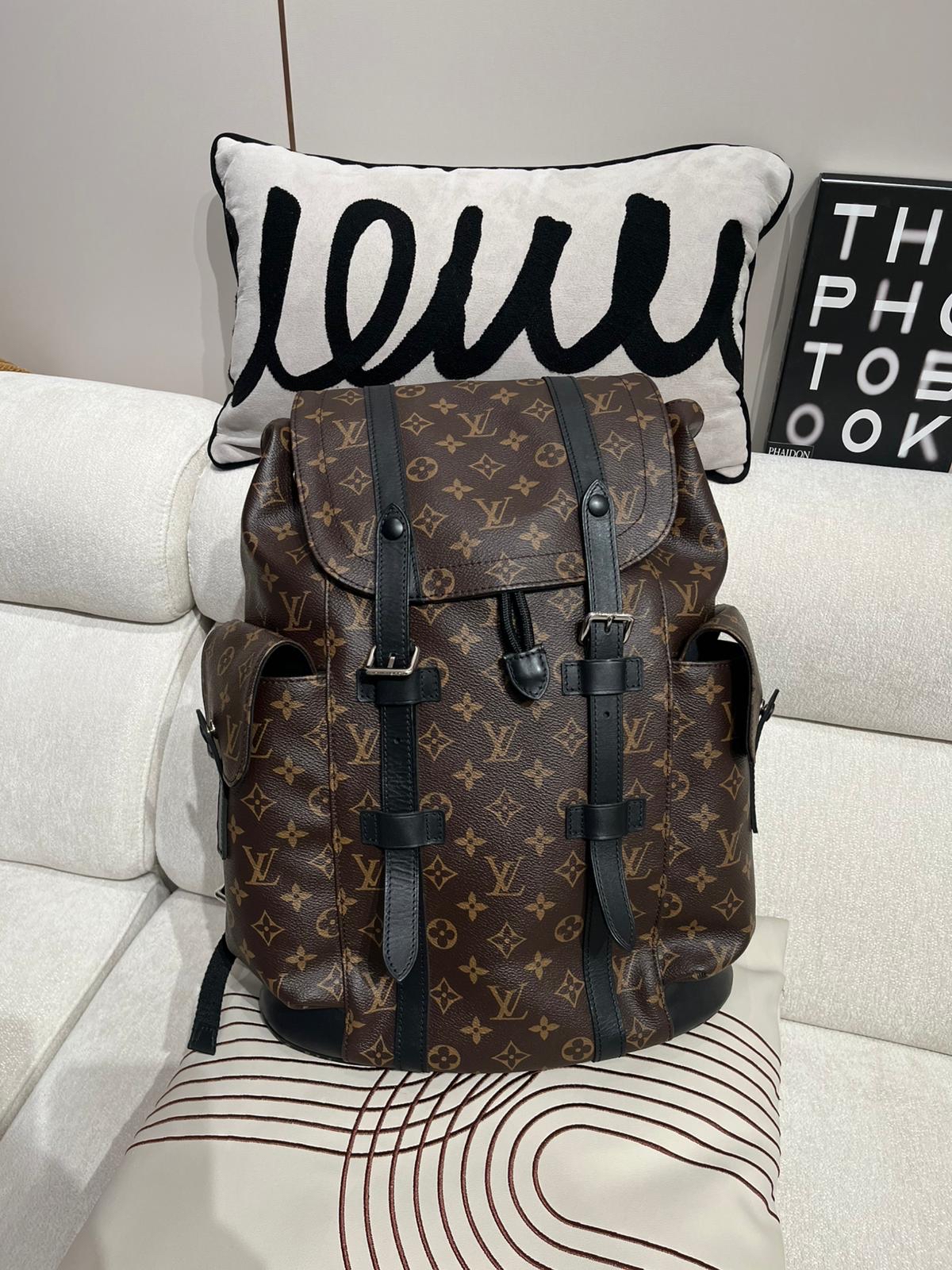 Lv backpack Christopher MM M43735 Monogram Macassar  100%Authentic,95%new✅dust bag ✨專門店售價$27,700✨📣