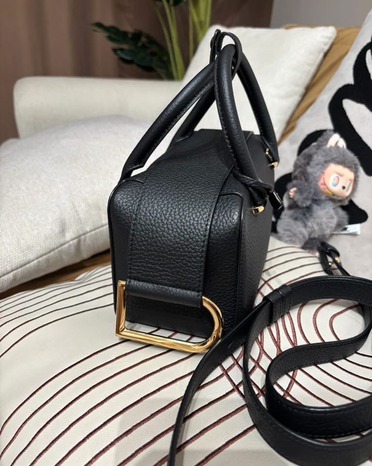 Delvaux Cool Box Mini Taurillon Soft Black  100%Authentic, 99%New ✅收據✅Dust bag