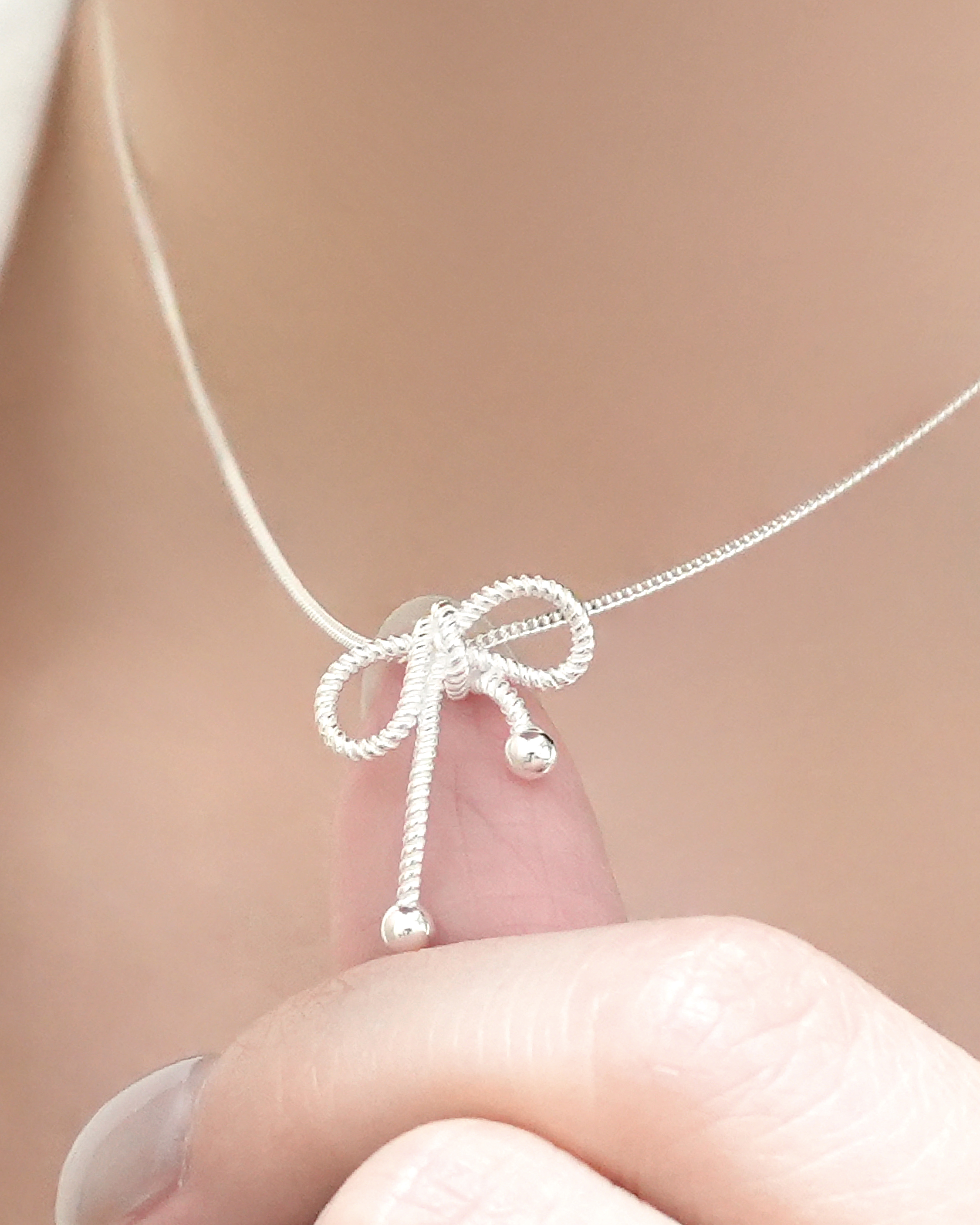 Intertwined Ribbon Necklace