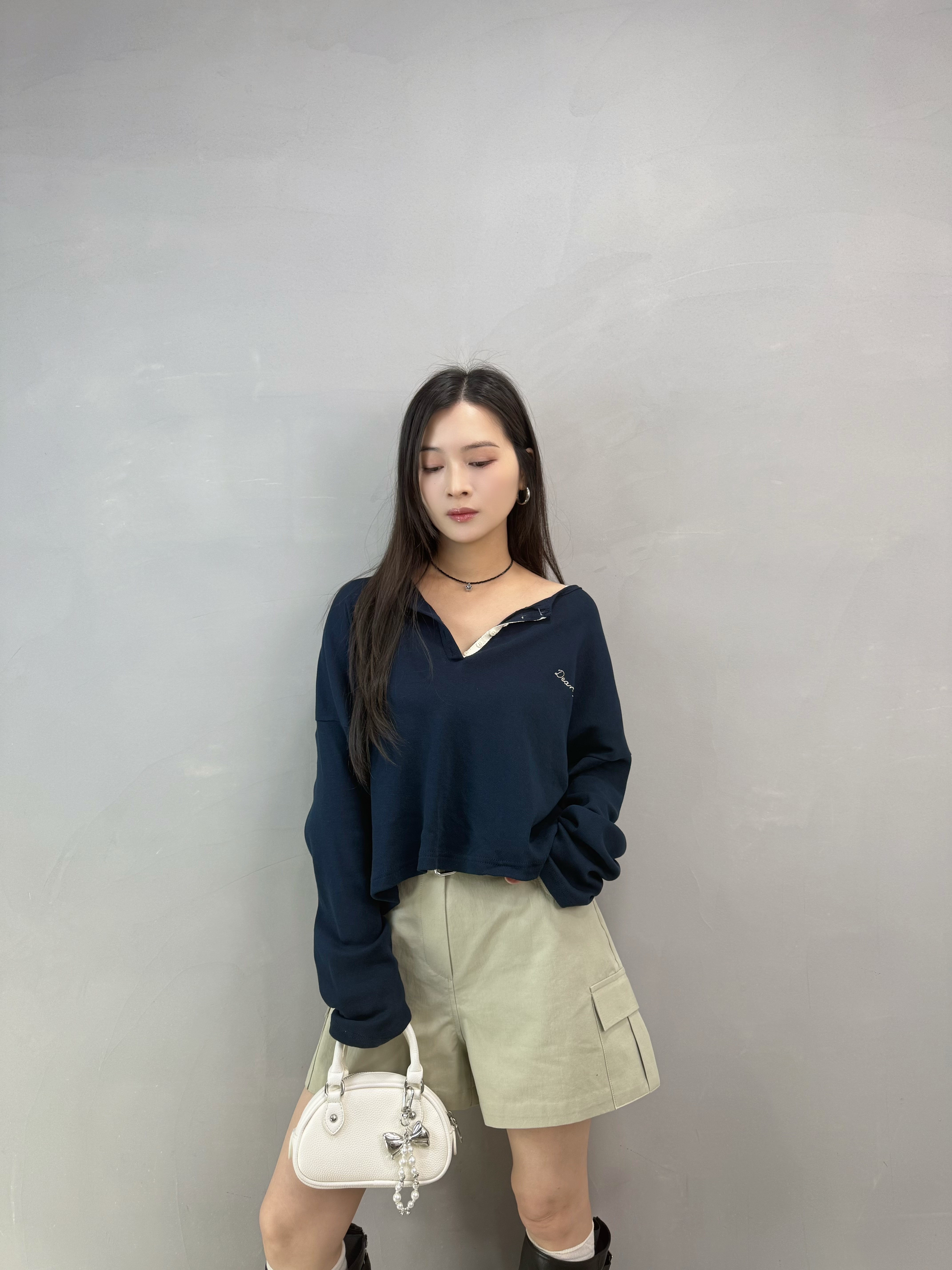 H11 刺繡字扣鈕tee