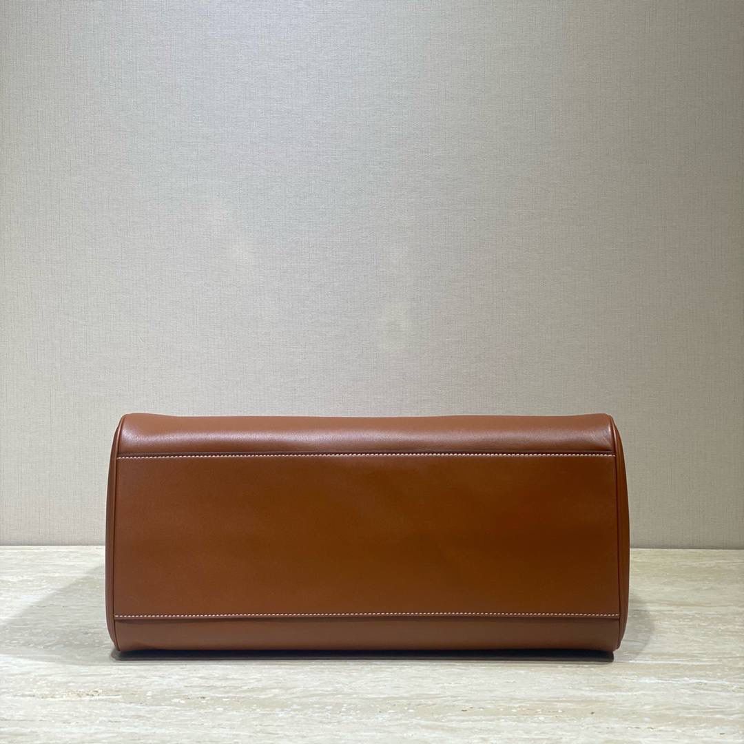 🔥大货实拍图 𝗖𝗘𝗟𝗜𝗡𝗘♥𝟭𝟲 𝗦𝗢𝗙𝗧大号 型号：194043 尺寸：38*26*18cm