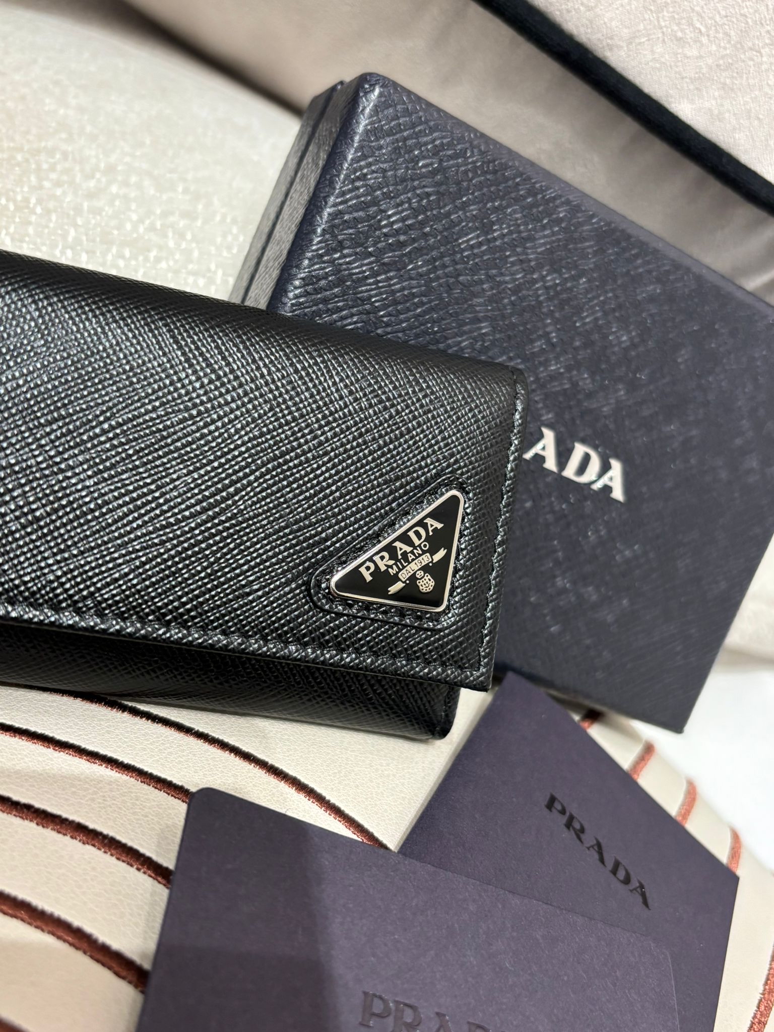 未使用品 Prada Key Holder 黑色十字紋牛皮 100%Authentic, Unused未使用品 ✅ certificate✅Box