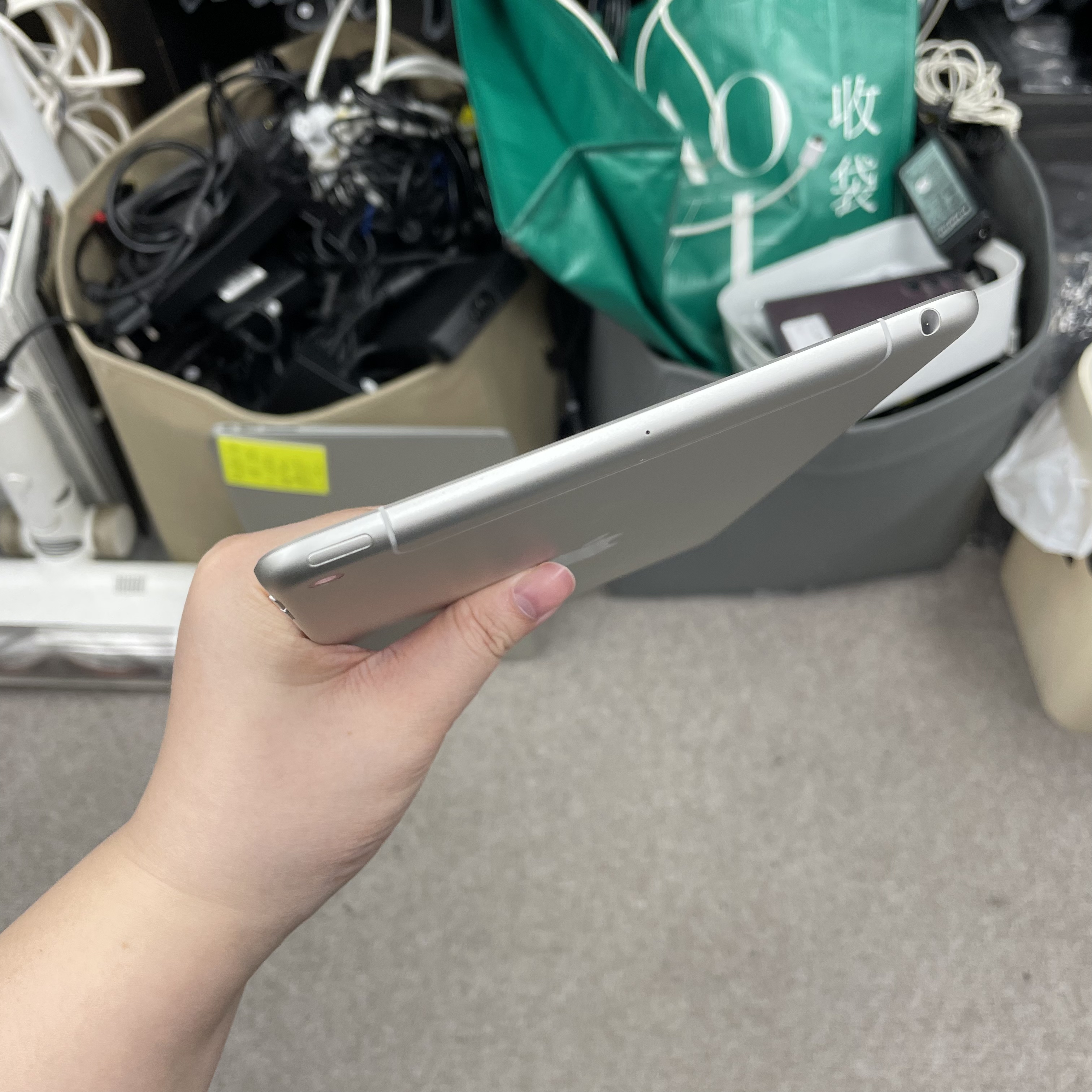 *483086 iPad mini 5 勁靚機 64GB 插卡版 銀色 sliver