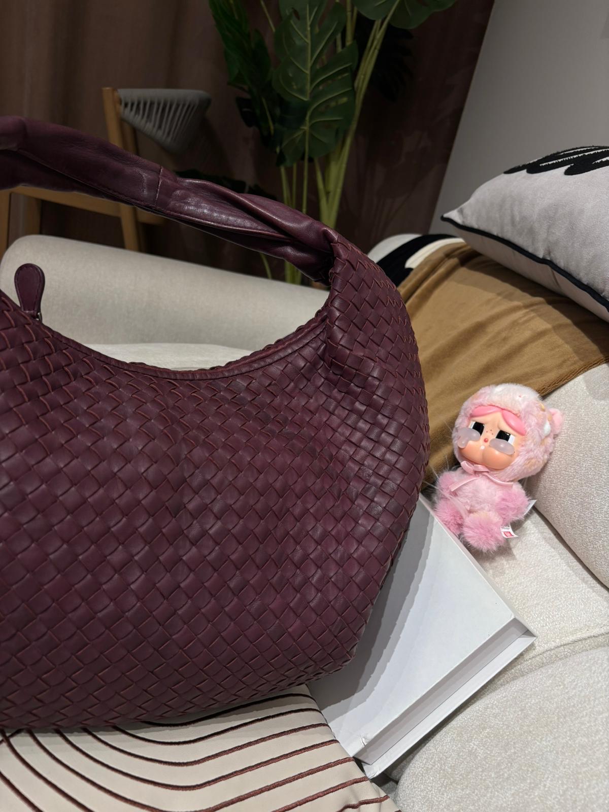 Bottega Veneta BV hobo calfskin 100%Authentic, 90%New ✅Dust bag