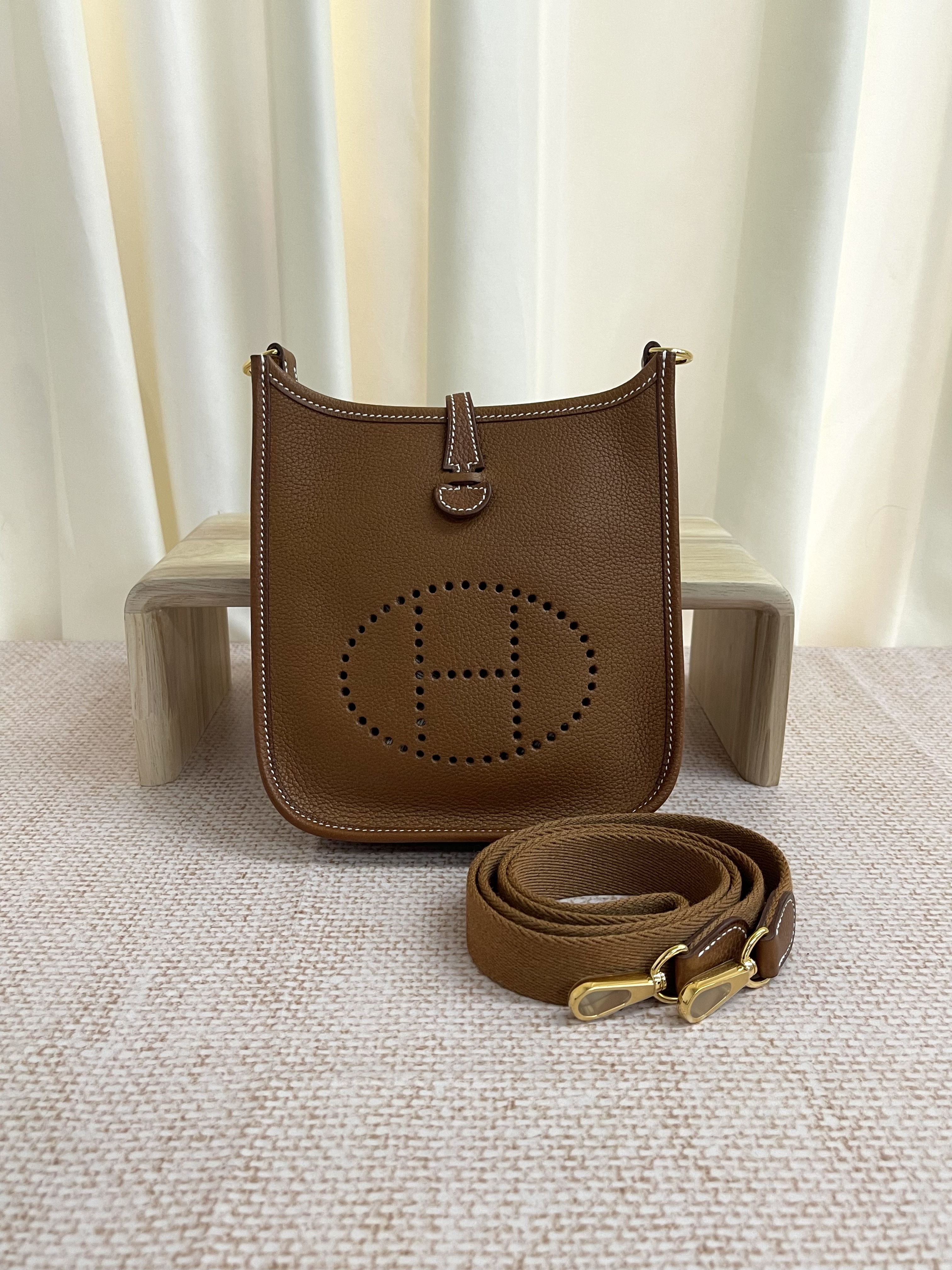 Pre-owned Hermes Mini E / Stamp W/ Product Code: 26031302