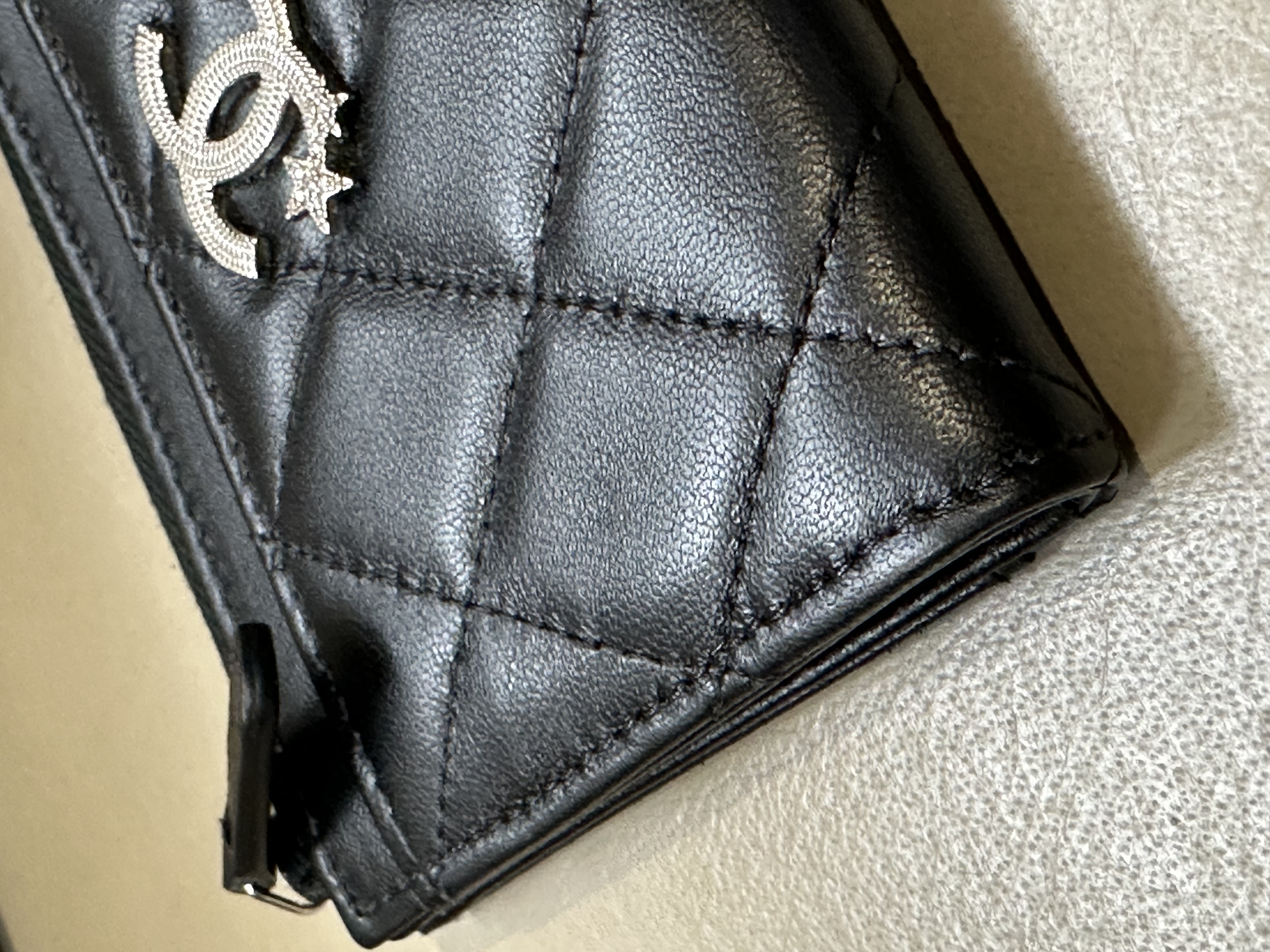Pre-owned Chanel Star CC Quilted L-Zip Card Holder / Product Code: 26040505