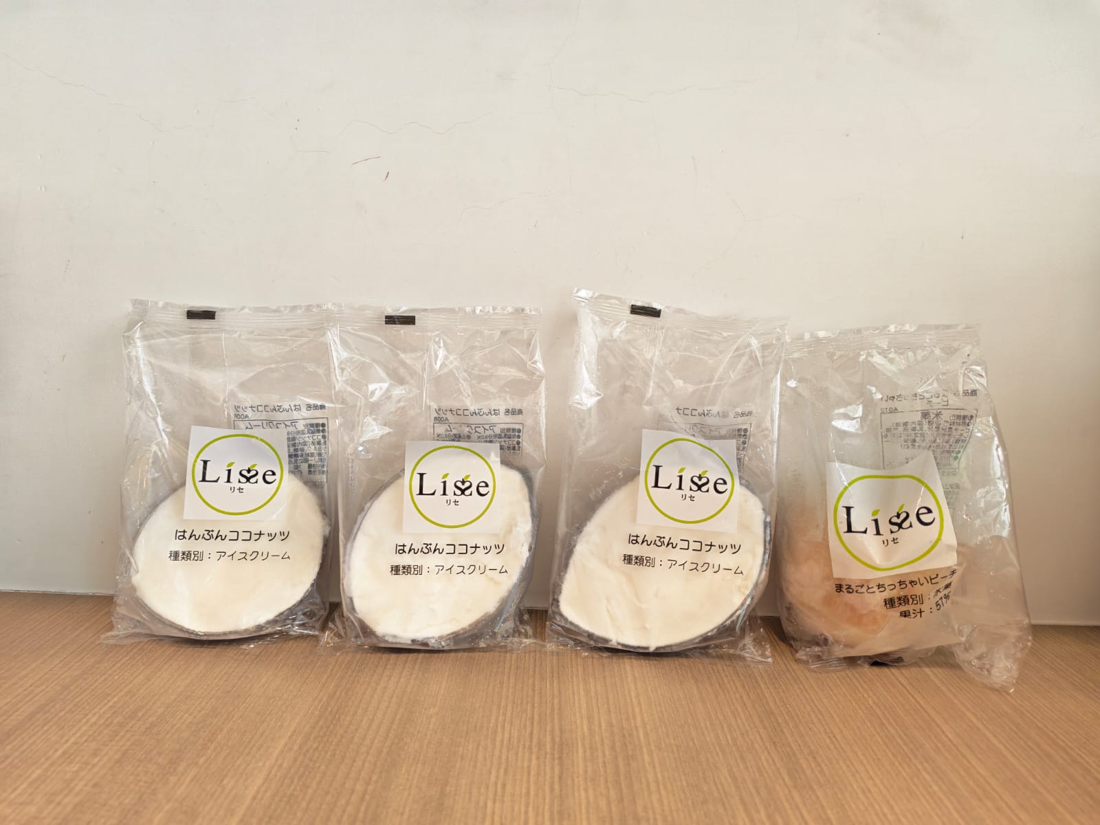 <28/7 - 3/8 購物優惠> Coconut ice cream (3 pcs) & Peach sherbet (1 pc) 椰子雪糕 (3 pcs) & 蜜桃雪葩 (1pc)