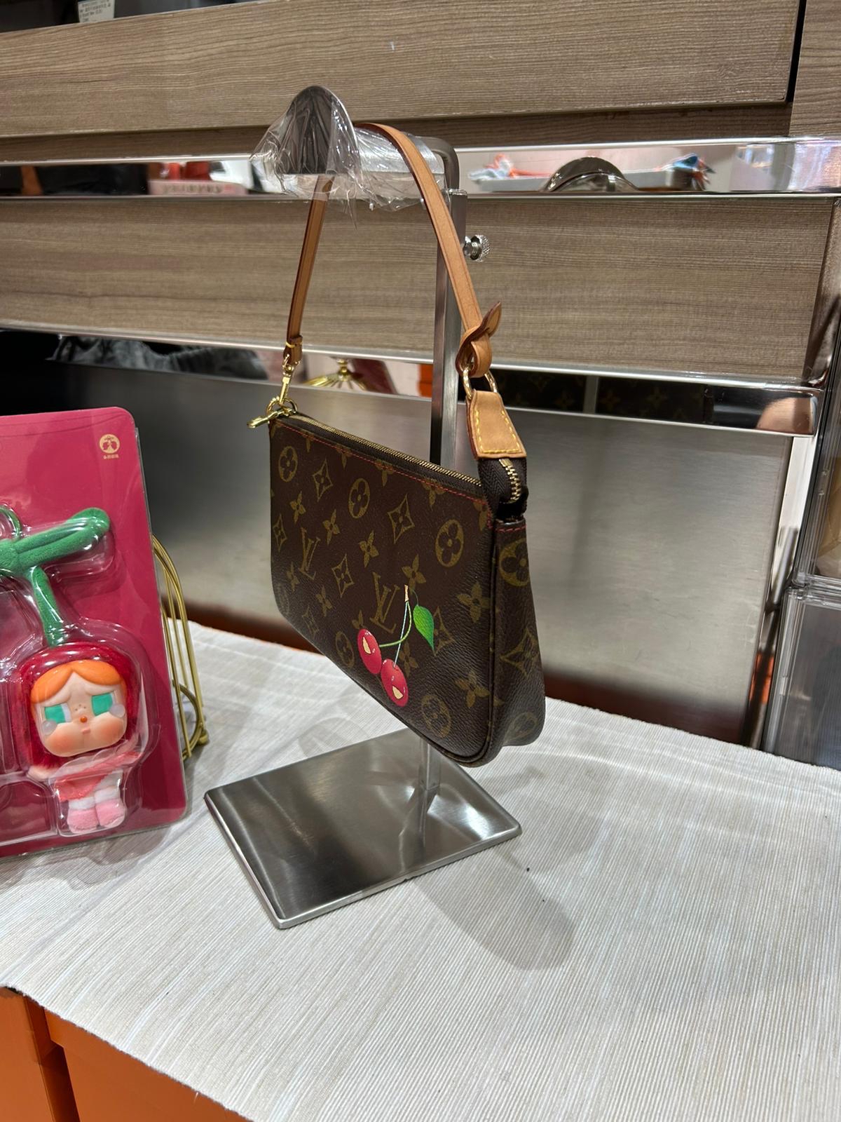 Lv Takashi Murakami Monogram Cherry Pochette Accessoires 單肩包（limited edition ） 100%Authentic, 98%New
