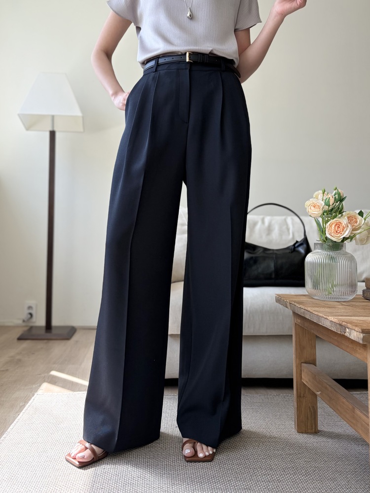 Timeless Pleated Flow Pants (Navy)