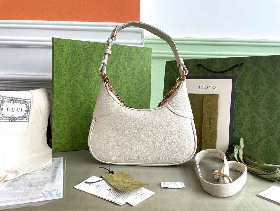 独家特级正品。G731817尺寸：25x19x7cm！Cosmogonie)系列在意大利历史悠久的蒙特城堡亮相。这一全新的新月造型小号肩背包从品牌典藏元素汲取灵感，采用柔软皮革材质呈现，并饰有在20世纪70年代亮相的双G标志🔥🔥 它配有两条可肩带 可调节肩带（55厘米高） 可拆卸链式肩带（26厘米高）