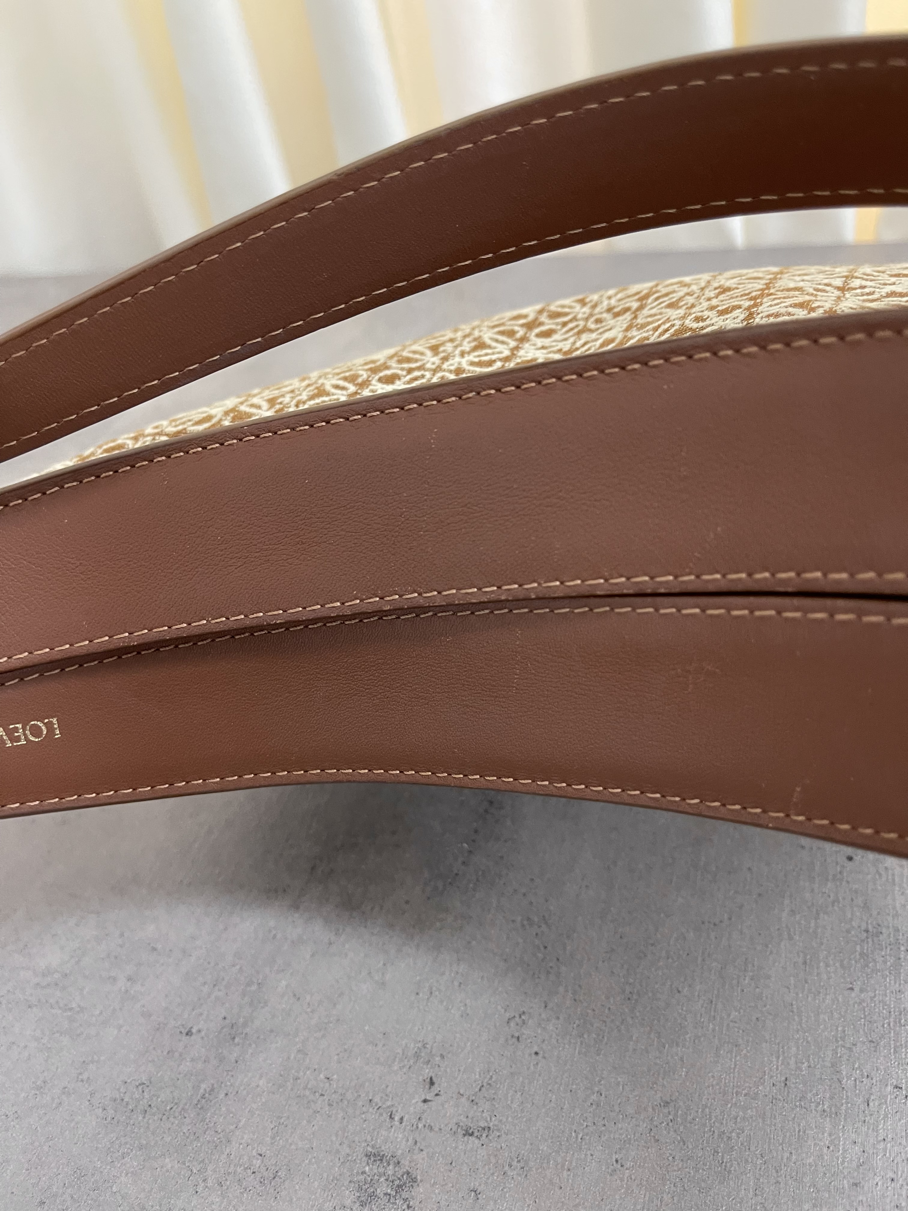 Pre-owned Loewe Luna Anagram shoulder bag/ Product Code: 26012405