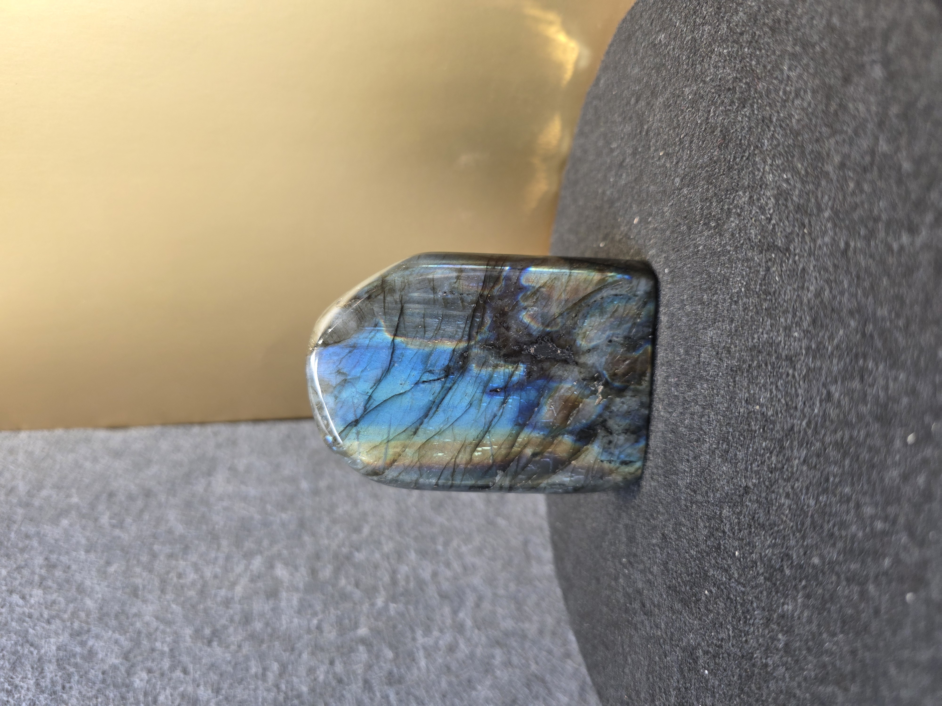 療癒創傷拉長原石(Labradorite)