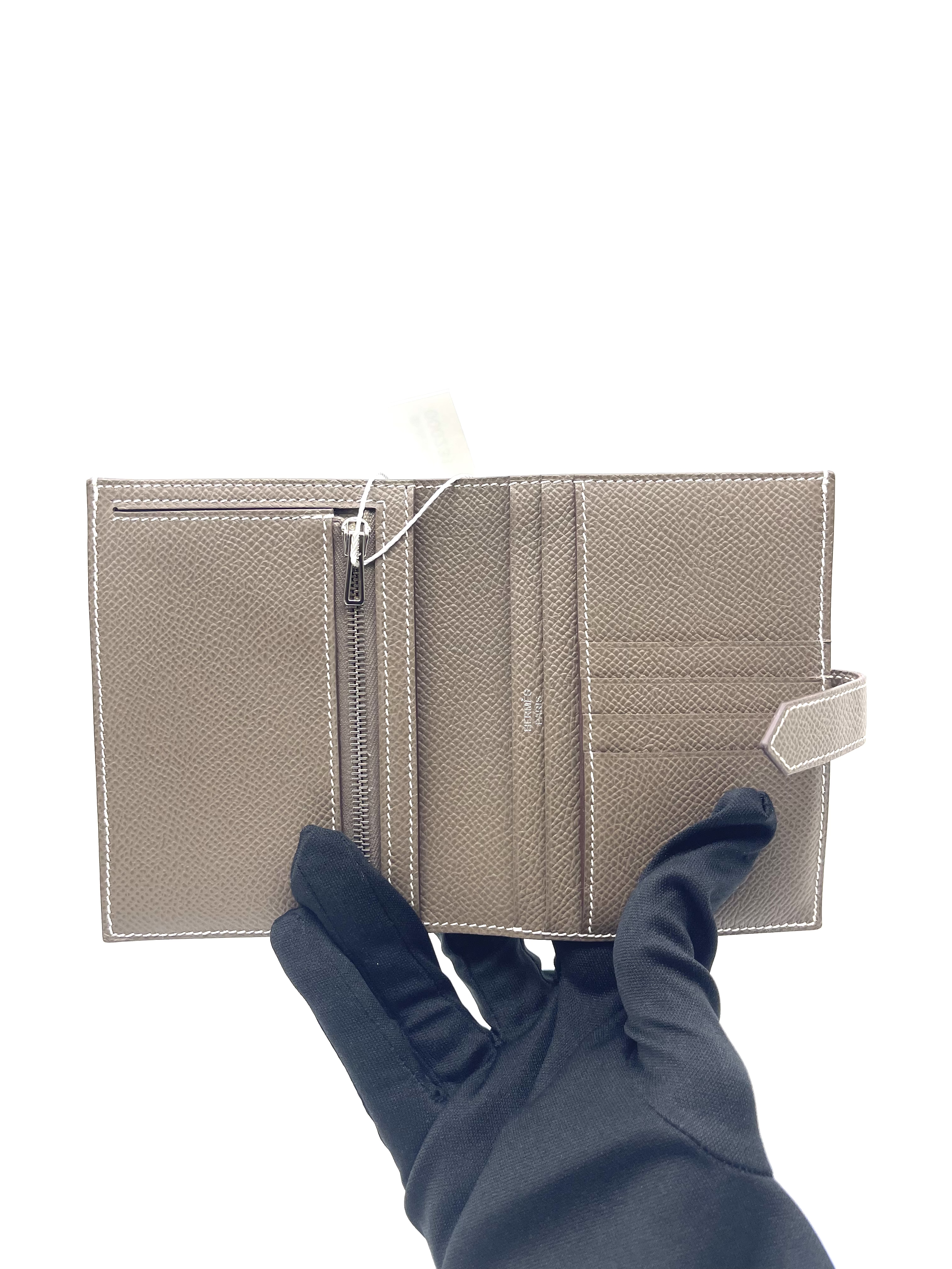 Pre-Owned Hermes Wallet Stamp U / Product Code: 26041203