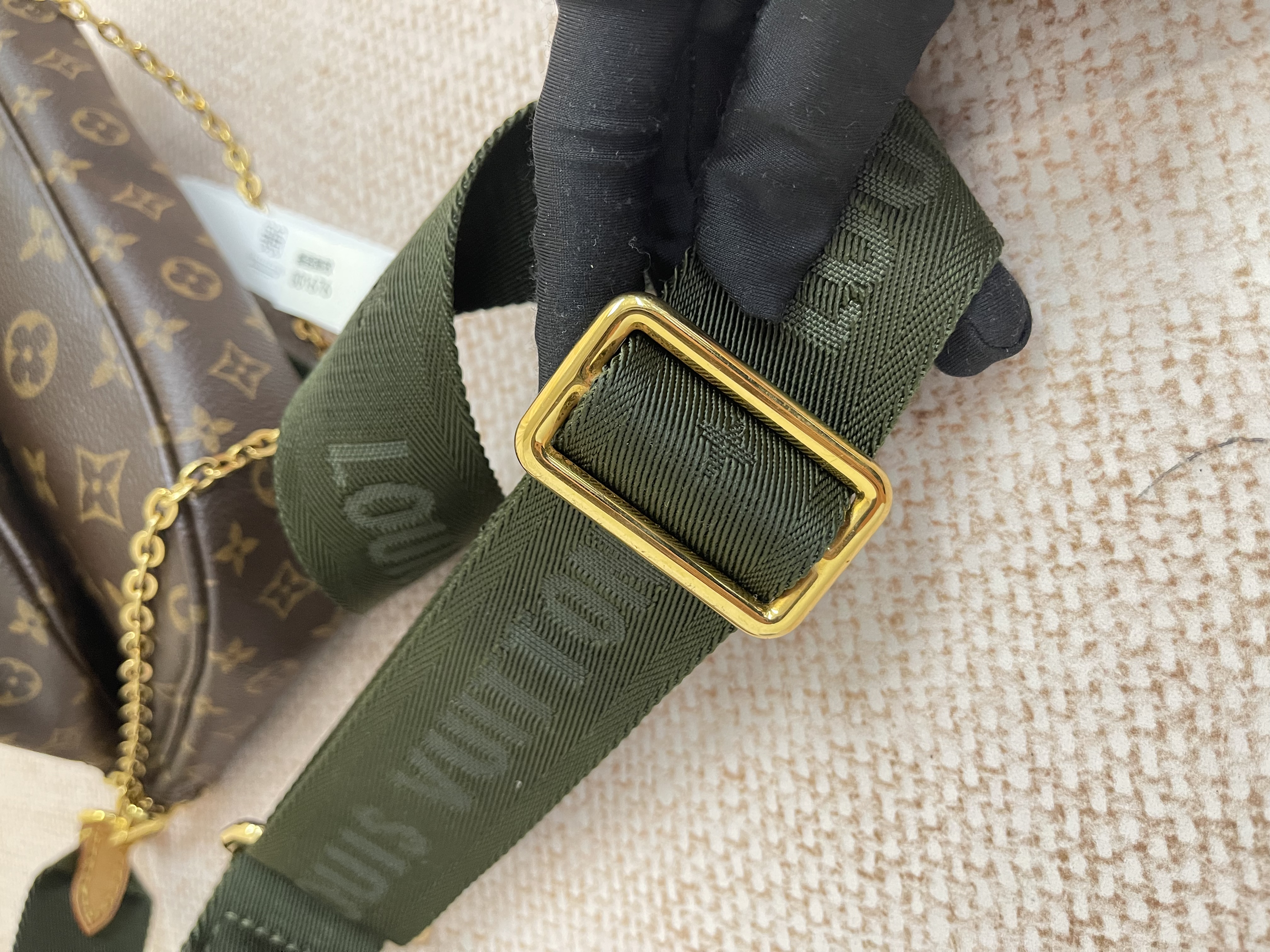 Pre-owned Louis Vuitton 5 in 1/ Product Code: 26041903