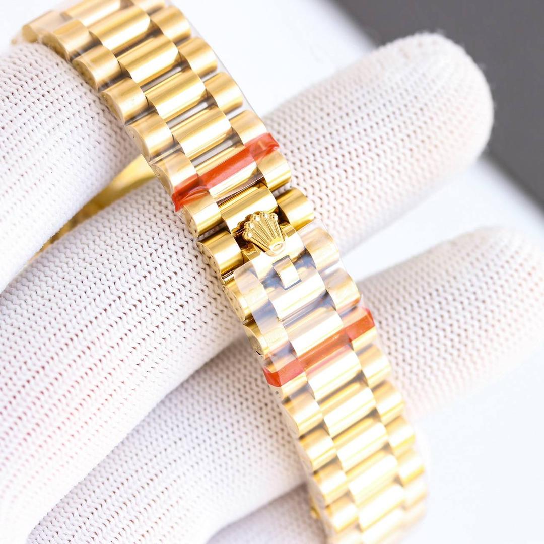 C厂 劳力士 ROLEX 🎮MK5 GMT格林尼治升级版。采用正品一致904L钢材，一体成形的陶瓷白金字体圈口与正品一致。🎮全新3285一体机芯。同步正品GMT针通过正反调时间及日历，配件通用原装。904L钢表壳表链，蓝宝石镜面，超级夜光，双向陶瓷旋转表圈，折叠表扣