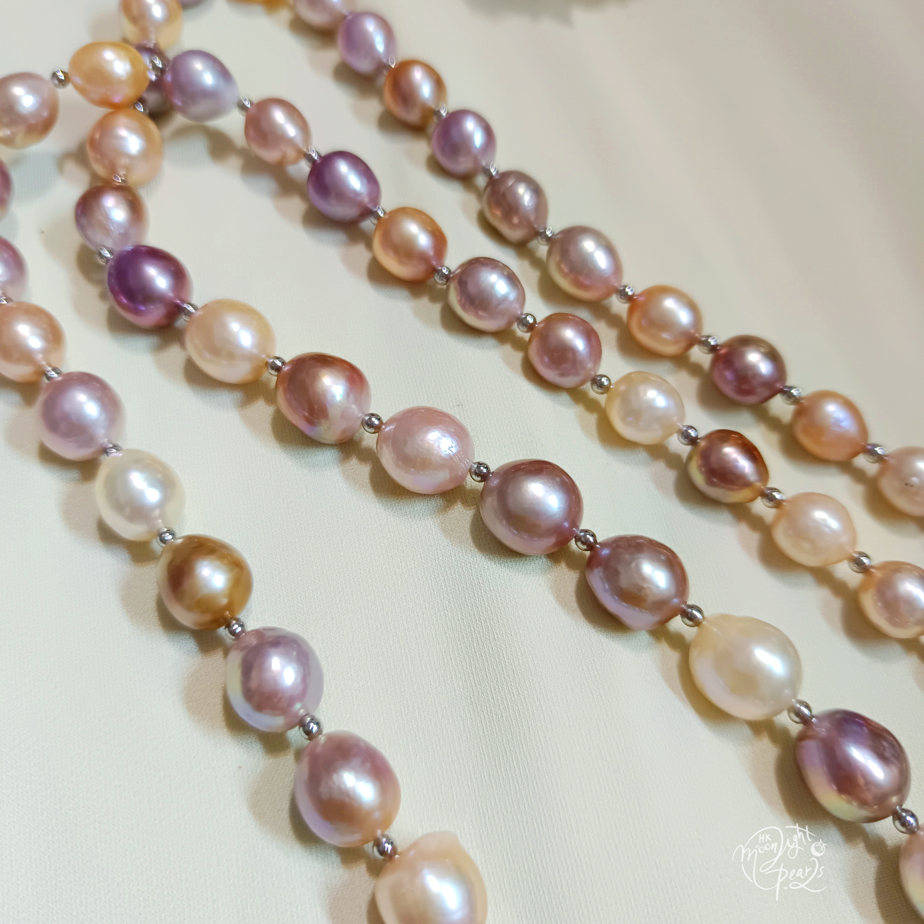 愛迪生超滑皮金屬糖果色巴洛克珍珠時尚注白金圓環扣毛衣鍊