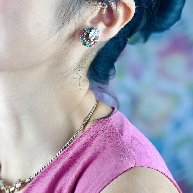 Vintage C.a. 1950s Colourfully Bejeweled Horseshoe Shape with Baguette Stone Screwback Earrings(MT1447-12)