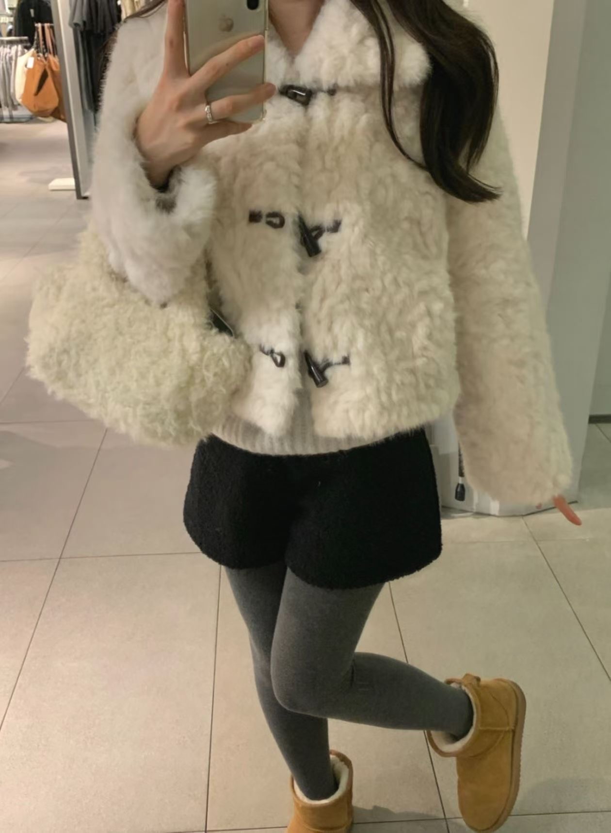 【 🐑 店主自留!🤍超加分的大反領！雪球羊角鈕扣毛毛短版外套💭 】 Jumping into Snow Outer(一色入)