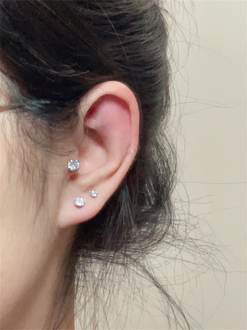 圆锆石耳钉