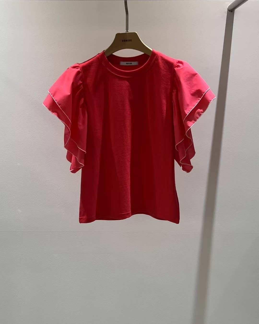 Layered Ruffle Sleeve Statement T-Shirt ‖ 层叠荷叶袖拼接设计感T恤 KR017716