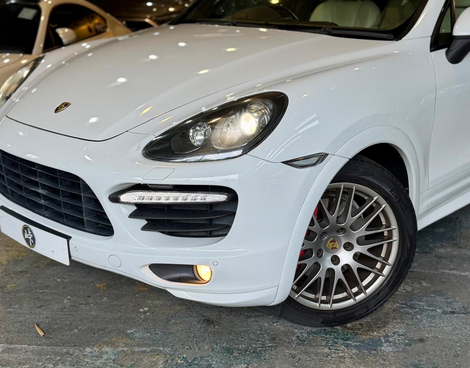 Porsche Cayenne GTS 2012