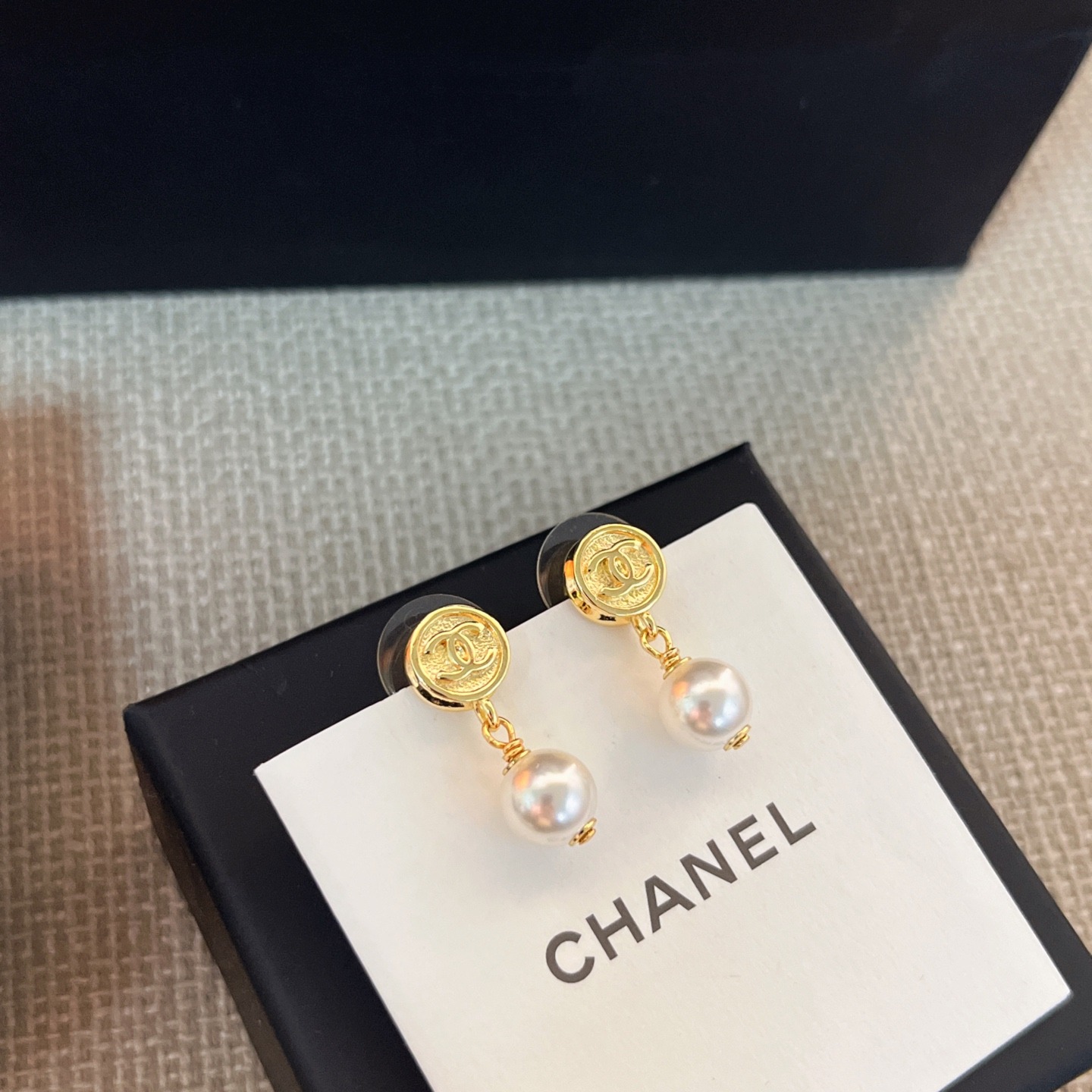 【原單】CHANEL CC金幣珍珠吊墜耳環-連禮盒