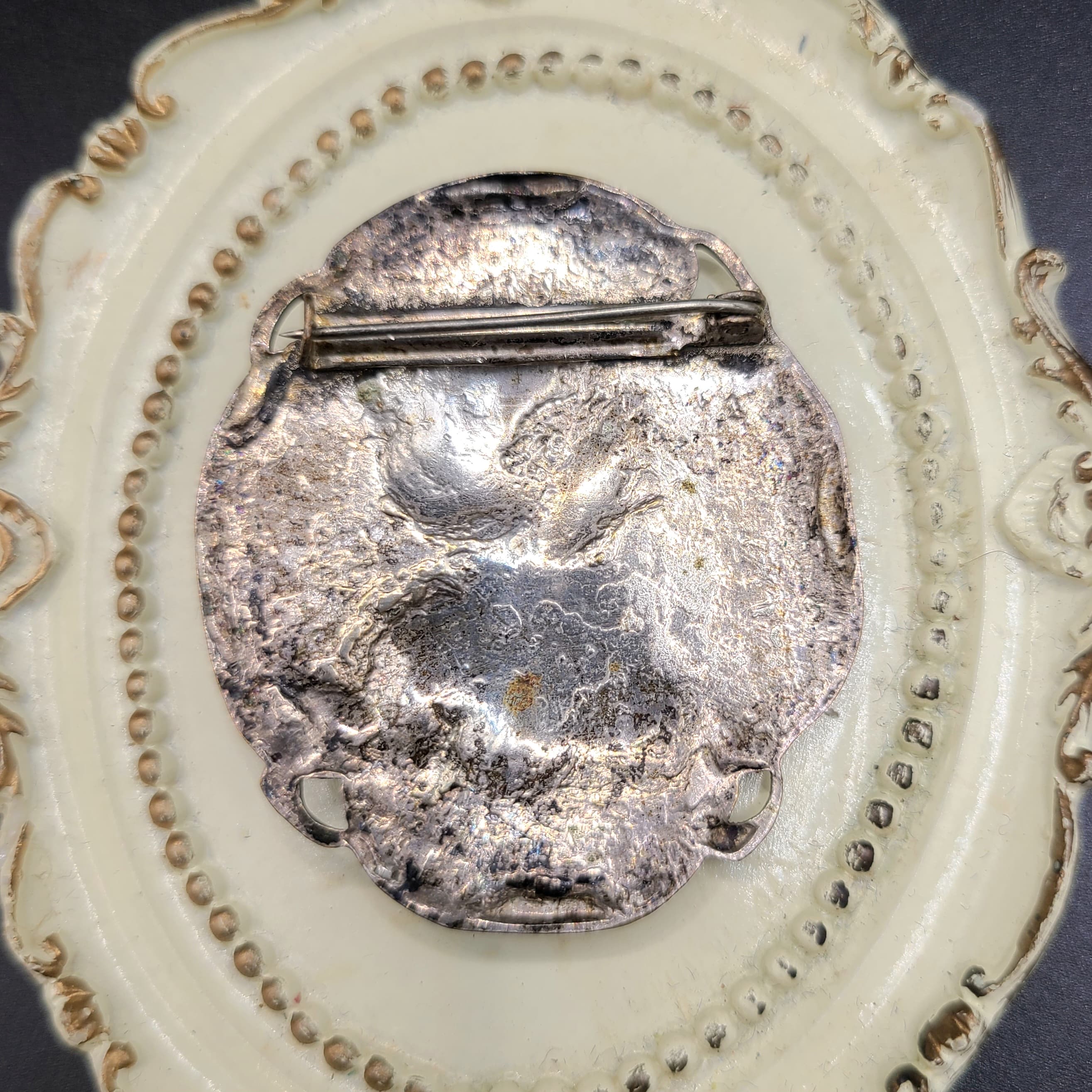 ART NOUVEAU鍍銀花形仕女胸針