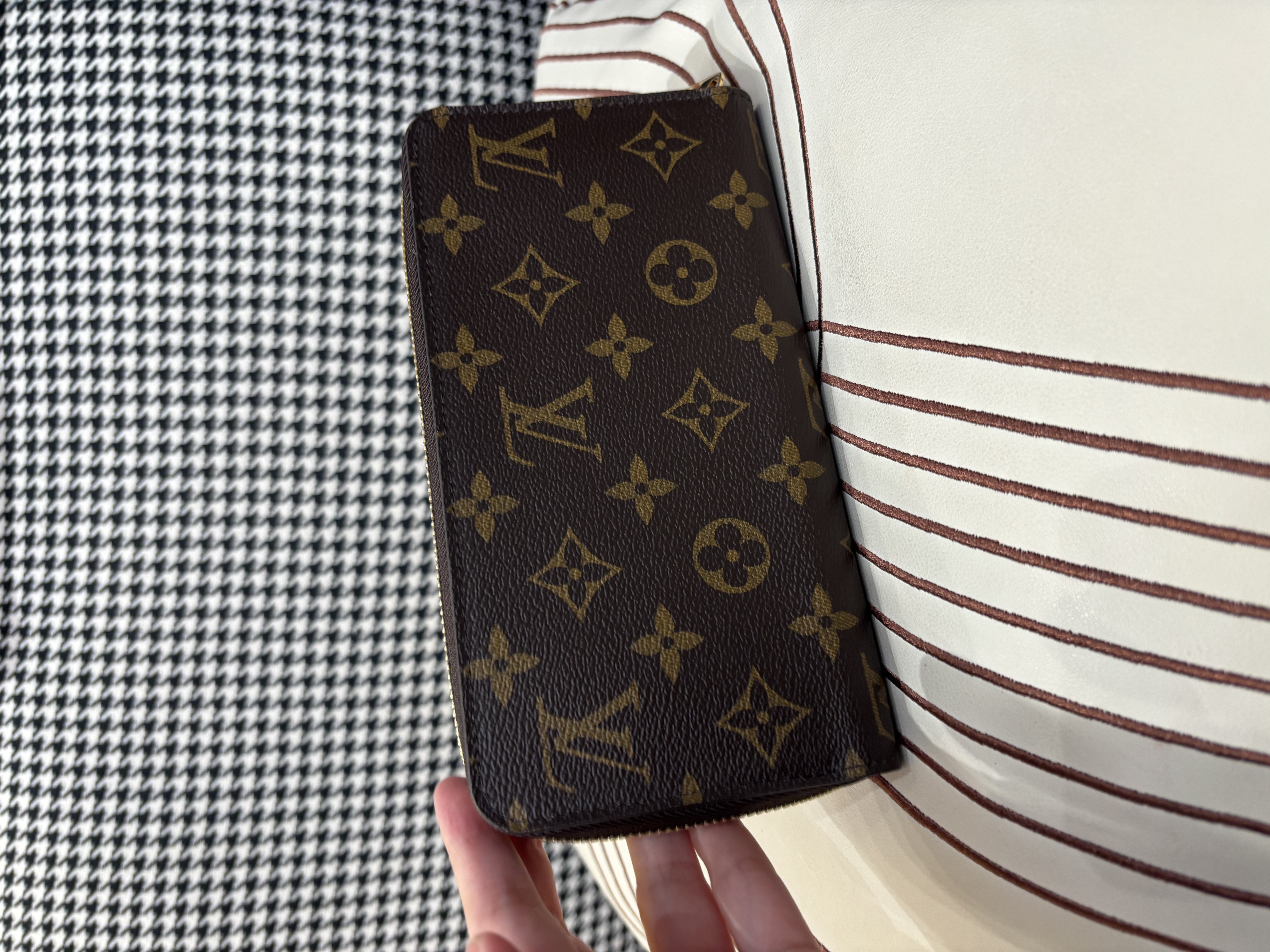 Lv long wallet zip wallet 限量版拉鍊長銀包10%Authentic ,unused 全新未使用品 防塵袋✅盒