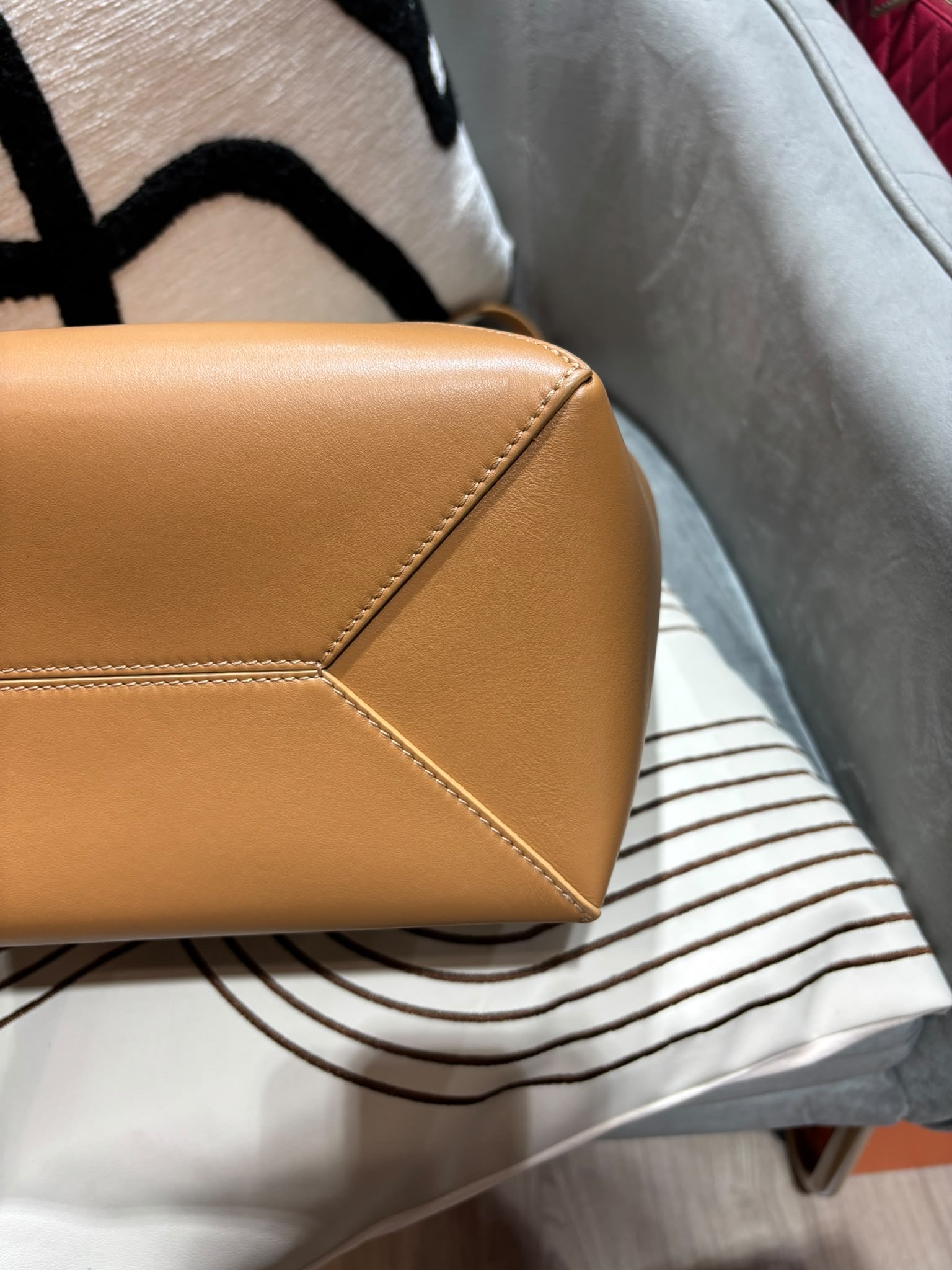 Loewe puzzle fold Tote calfskin 100%Authentic, 98%New ✅收據✅Dust bag