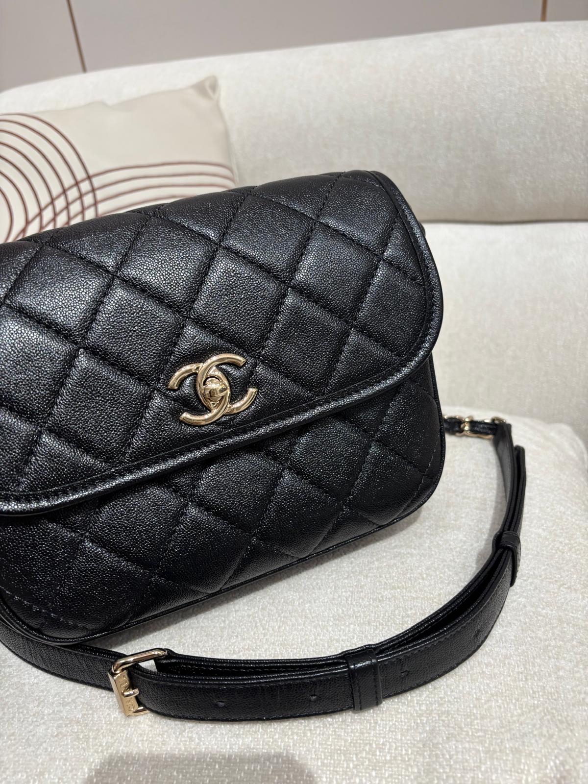 Chanel flap bag cc logo 黑色荔枝牛皮 ,100%Authentic ,98%new ✅31 card✅dust bag✅box