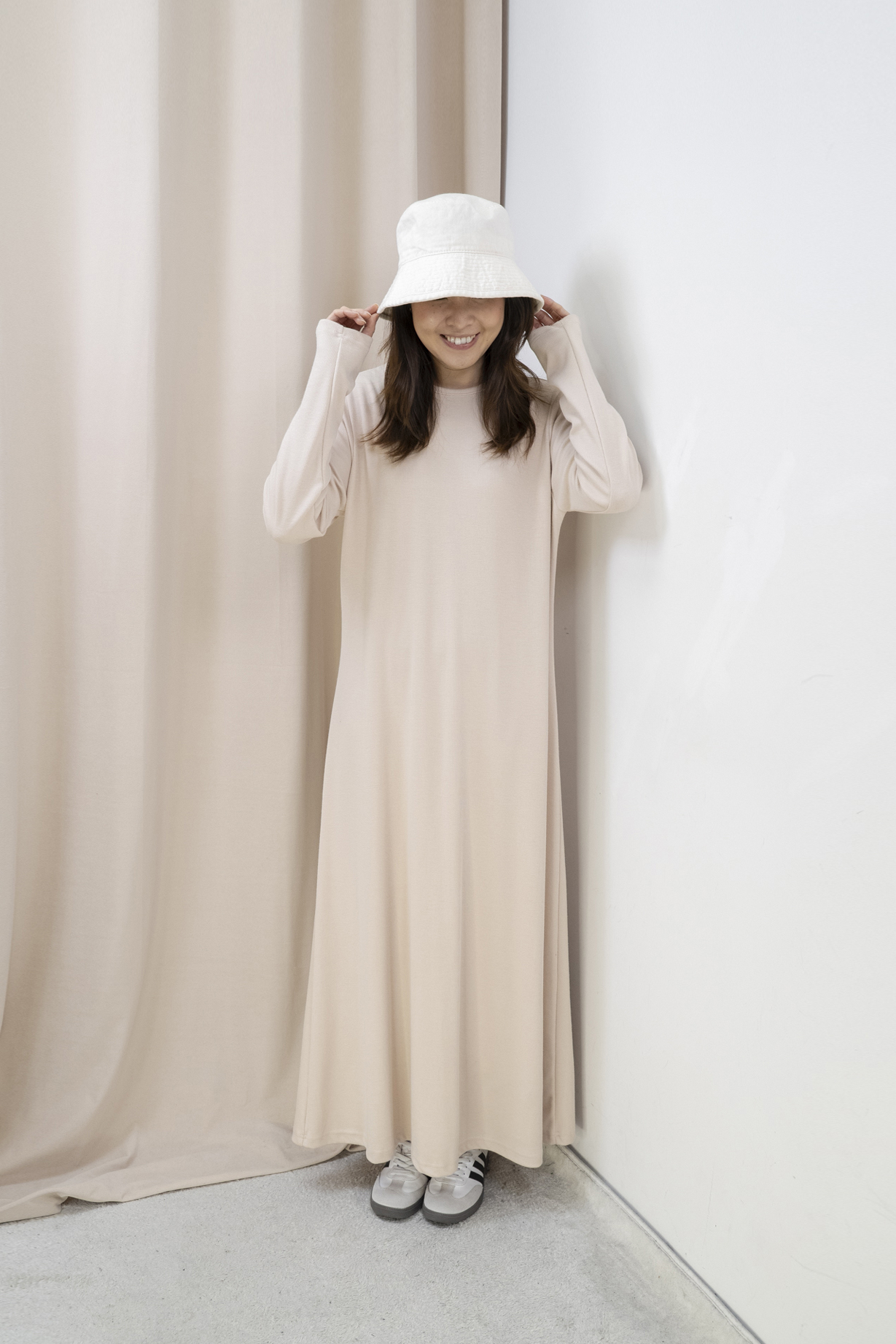 柔軟針織長版連身裙（杏色）