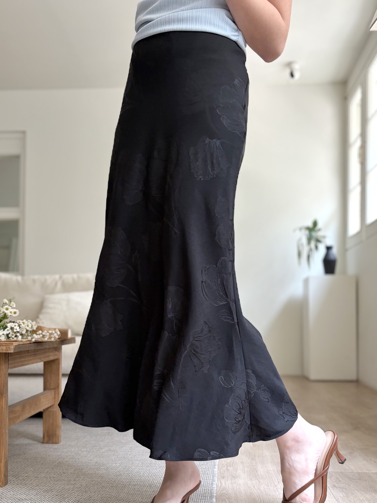 Floral Silky Skirt (Black)