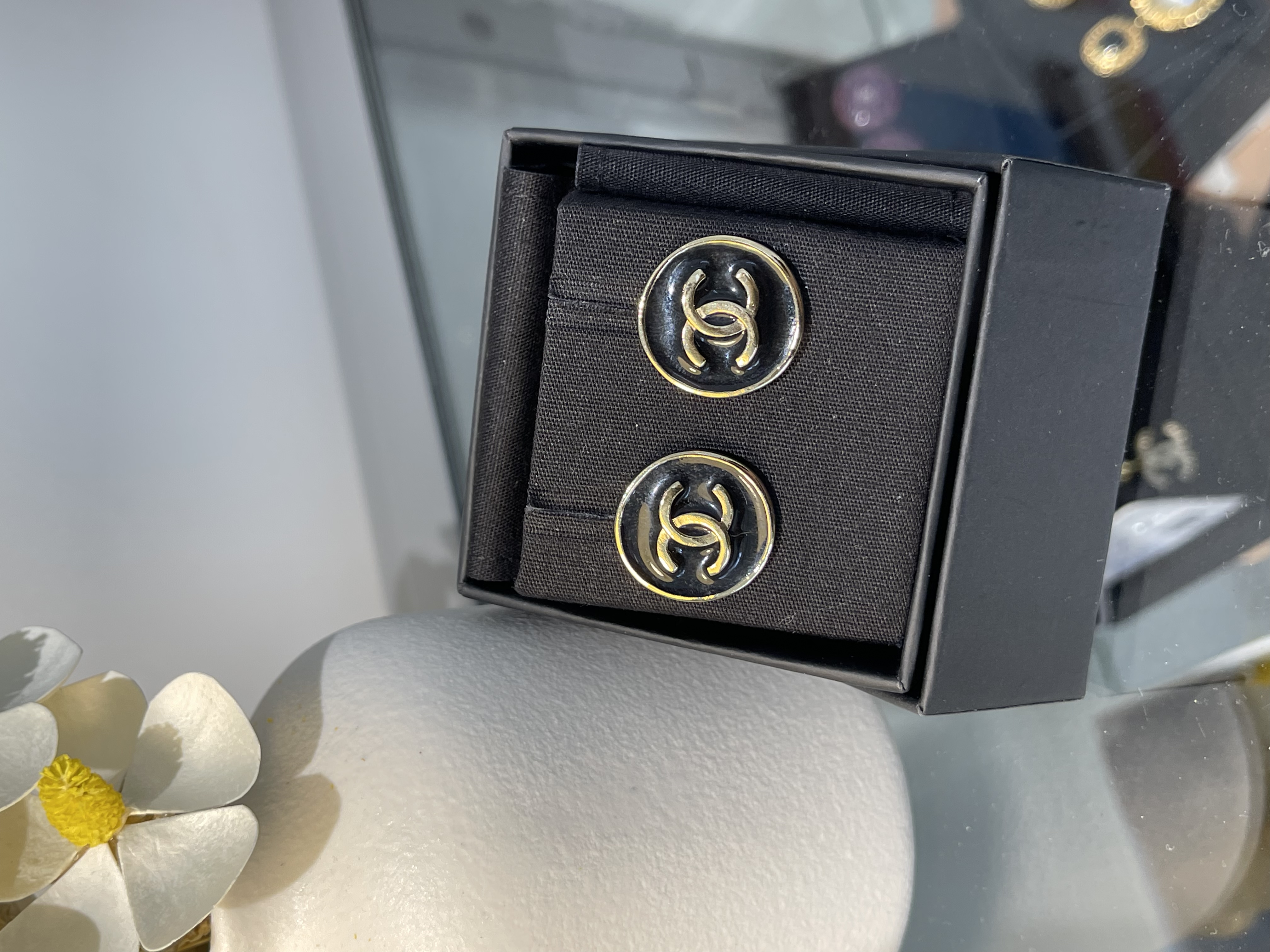 Pre-Owned CHANEL CC Logo Circle Earrings / Product Code: 2491602