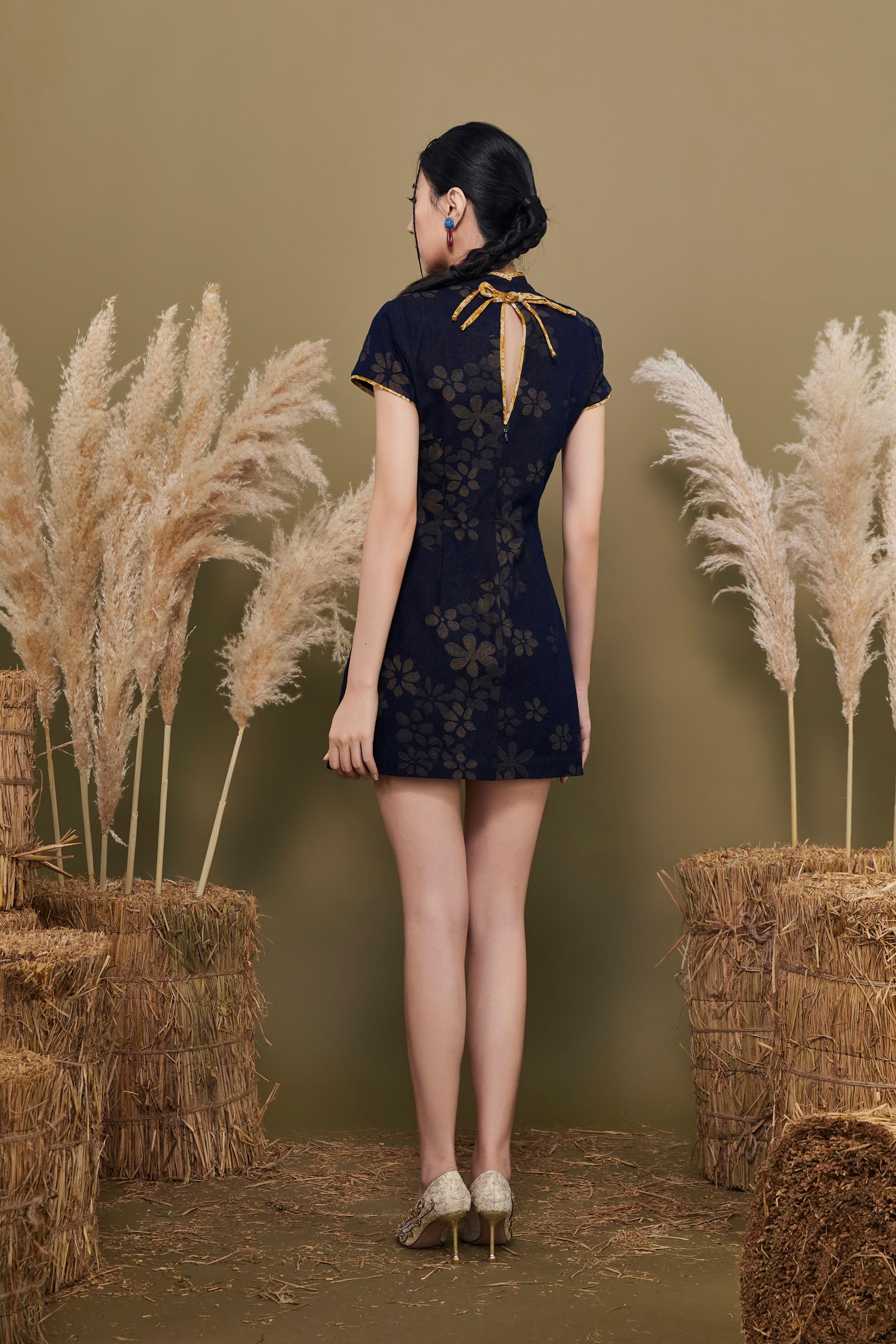 CD2164 XUE QING EMBOSS SHORT QIPAO