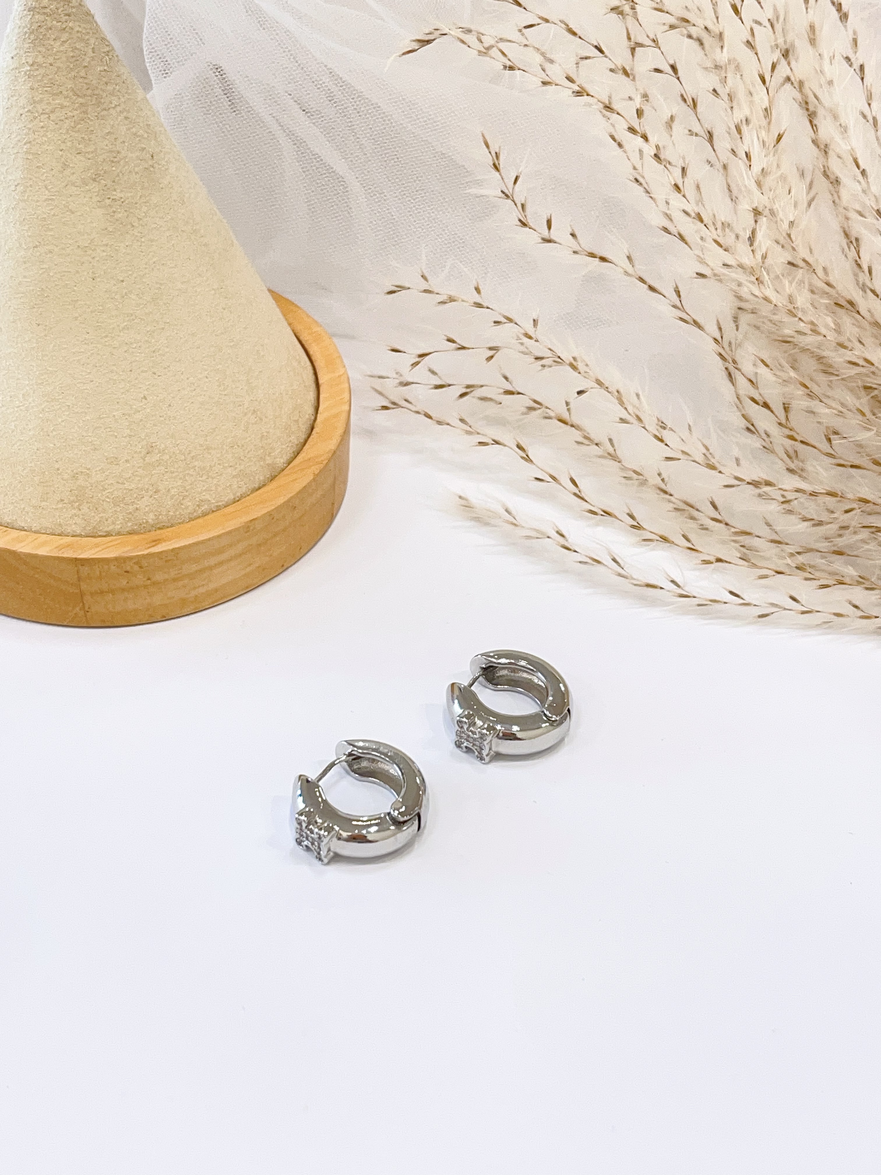 百搭冷淡风锆石H字母耳环