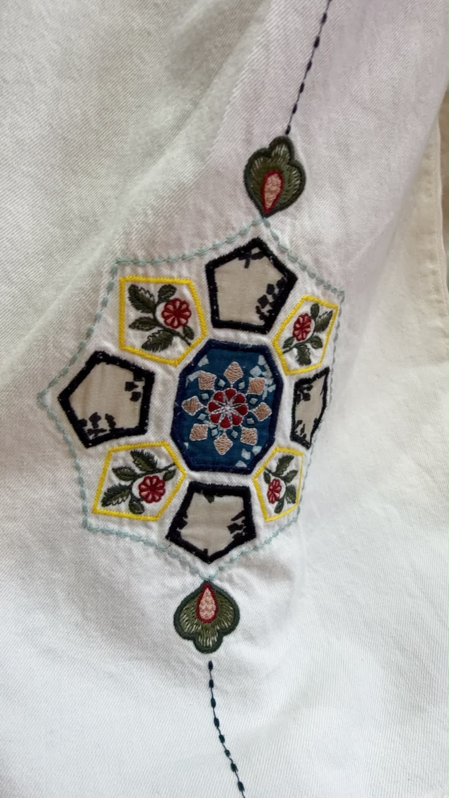 PKT 2624 White Emb. Jeans 39"