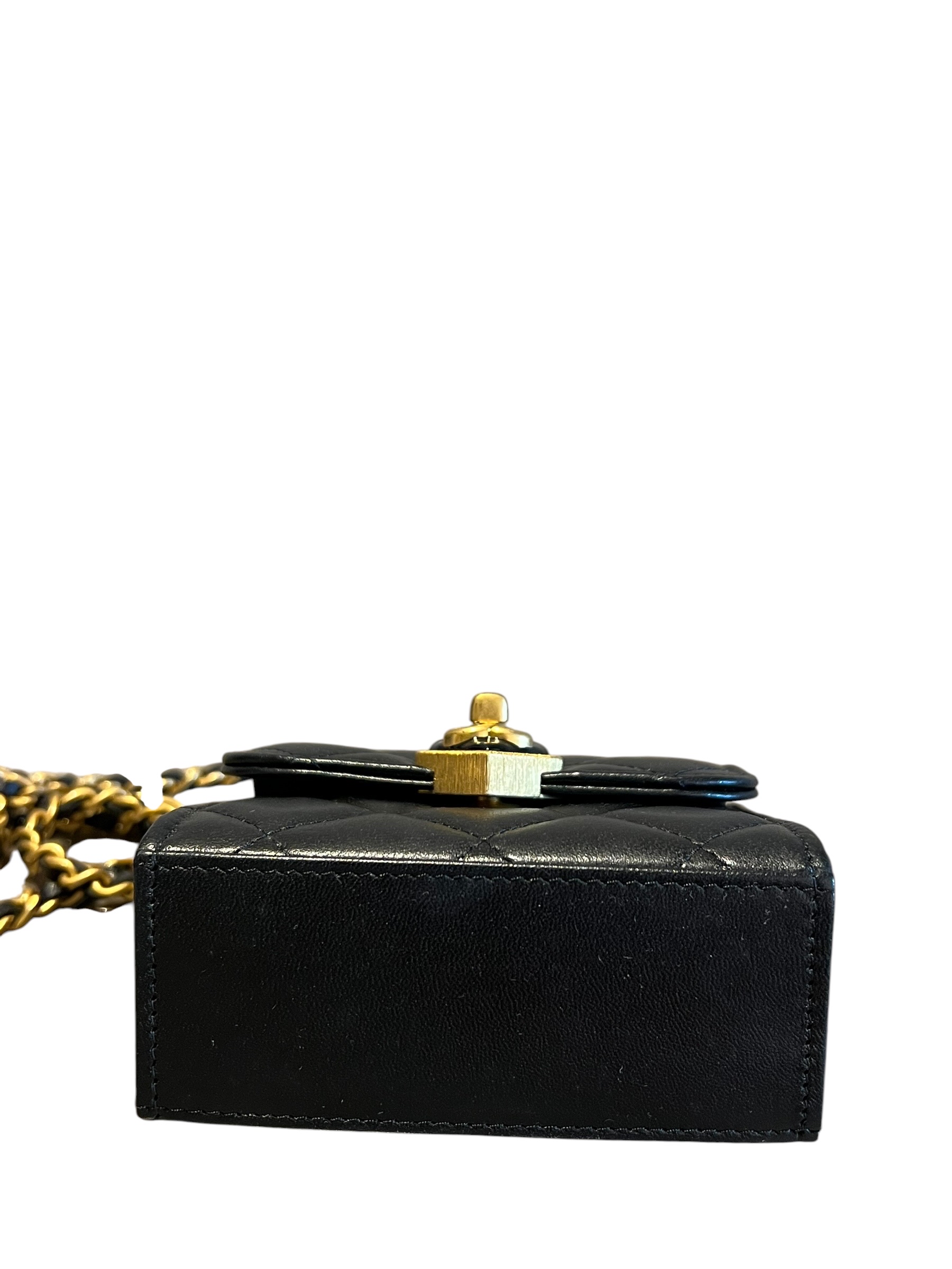 Pre-Owned CHANEL Coco Love CC Heart Clutch with Chain Mini / Product Code: T52101