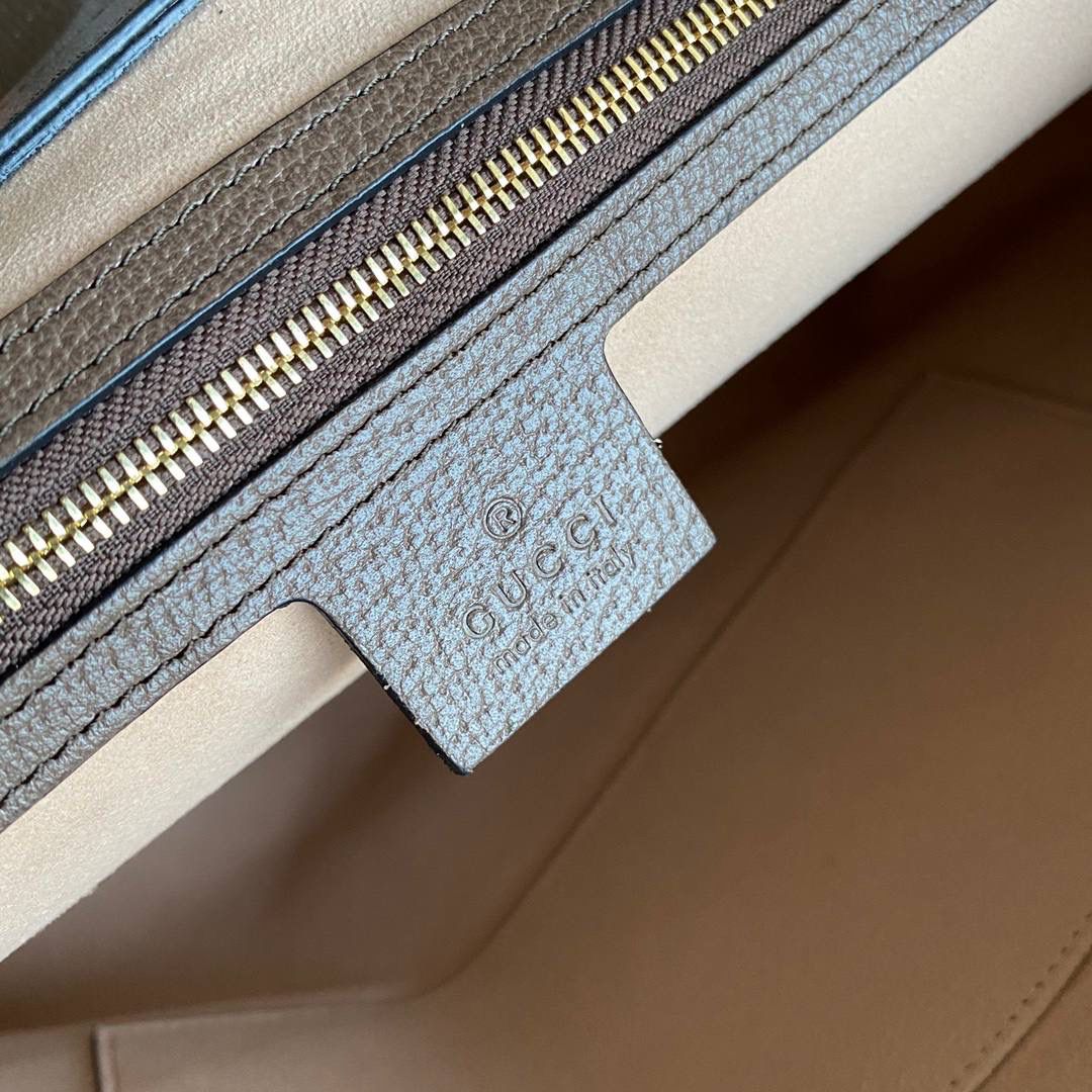 👜Ophidia系列融合了两个最具标志性的经典品牌元素：G631685:38/28/14cm！GG图案和条纹织带，且每一季均以全新造型和材质推陈出新。这款中号手提包新品采用了实用的全新造型并融入辨识度极高的设计元素，饰以织纹皮革滚边，顶端点缀双G配件。 附带️全套最新绿色系列环保包装，也可再另外多购买可循环使用帆布购物袋！‼️🤟🏻