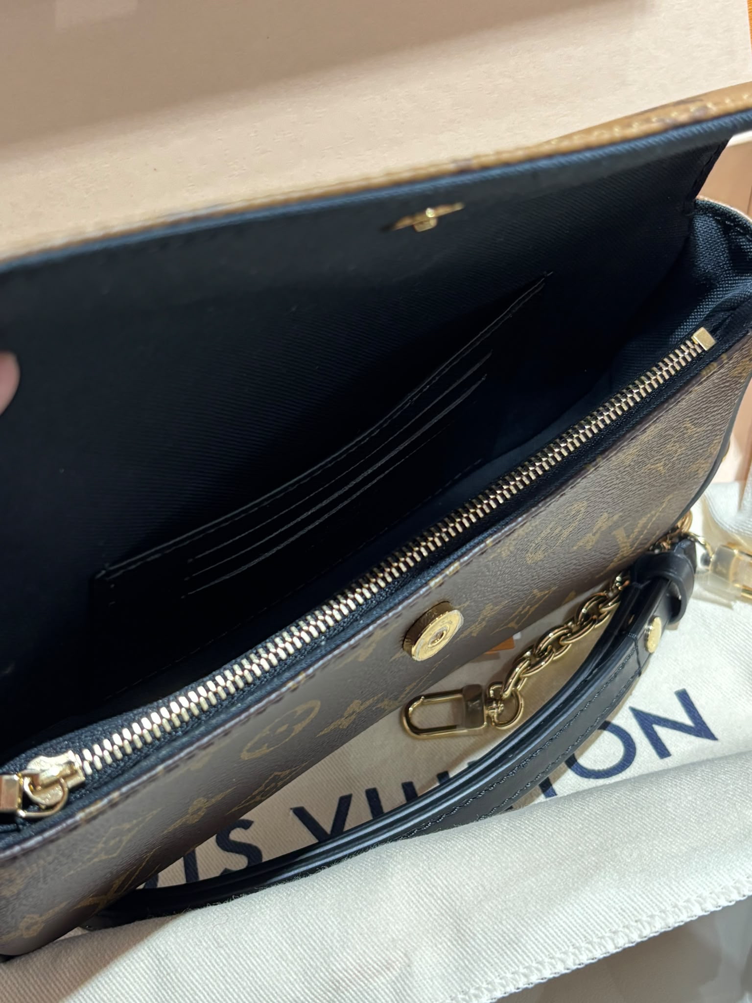 Lv Ivy woc M26587 MONOGRAM REVERSE 100%Authentic,  Unused 全新未使用品。 ✅專門店收據✅塵袋✅盒