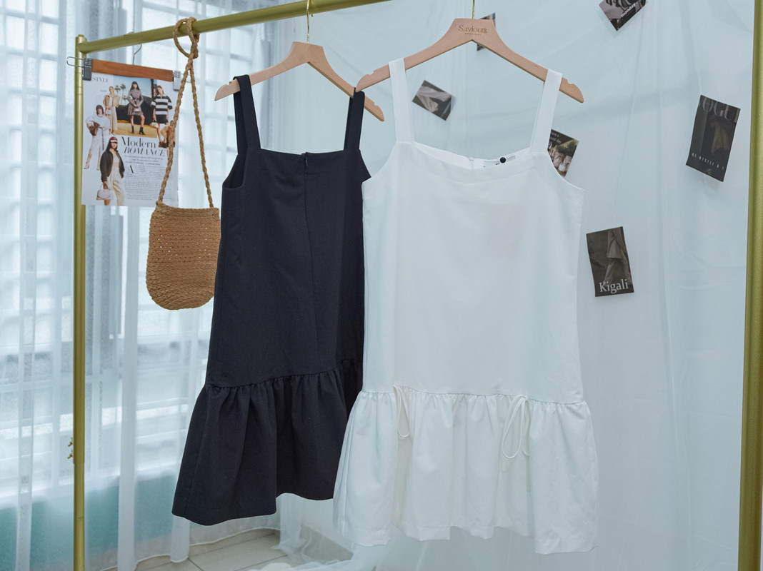 Minimalist Dress with Wide Straps and Bow Detail‖ 宽肩带蝴蝶结装饰简约连衣裙 KR02127706