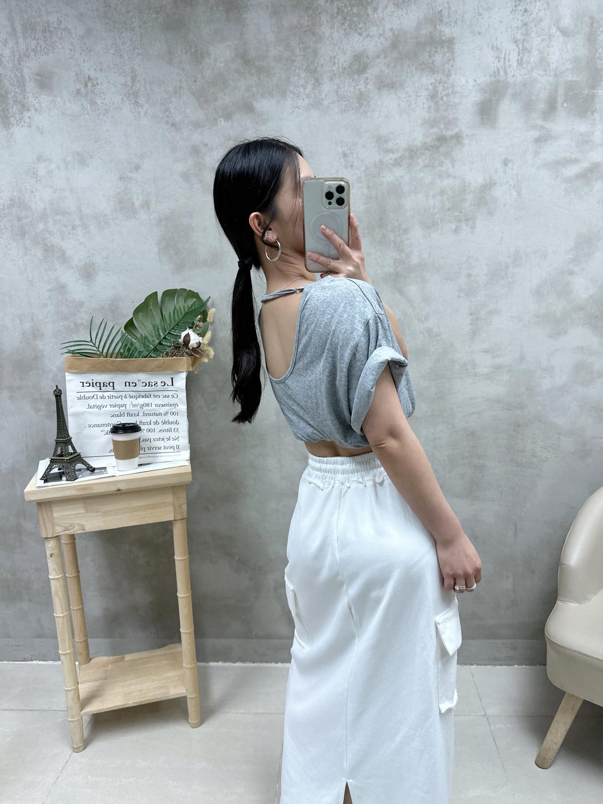 S10 後露背英文字Tee