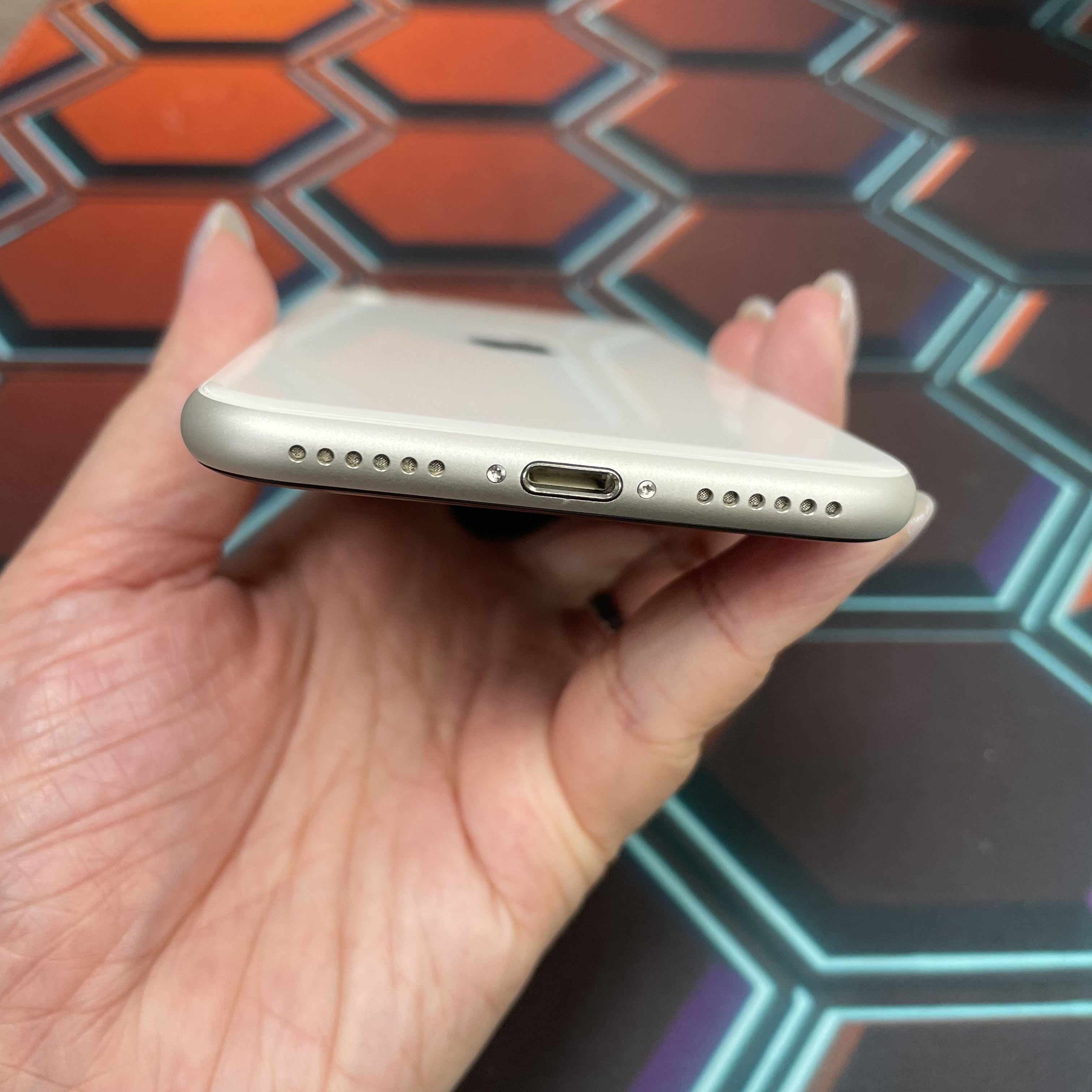 *7048 SE 2 完美機 128GB 電74 白色 white