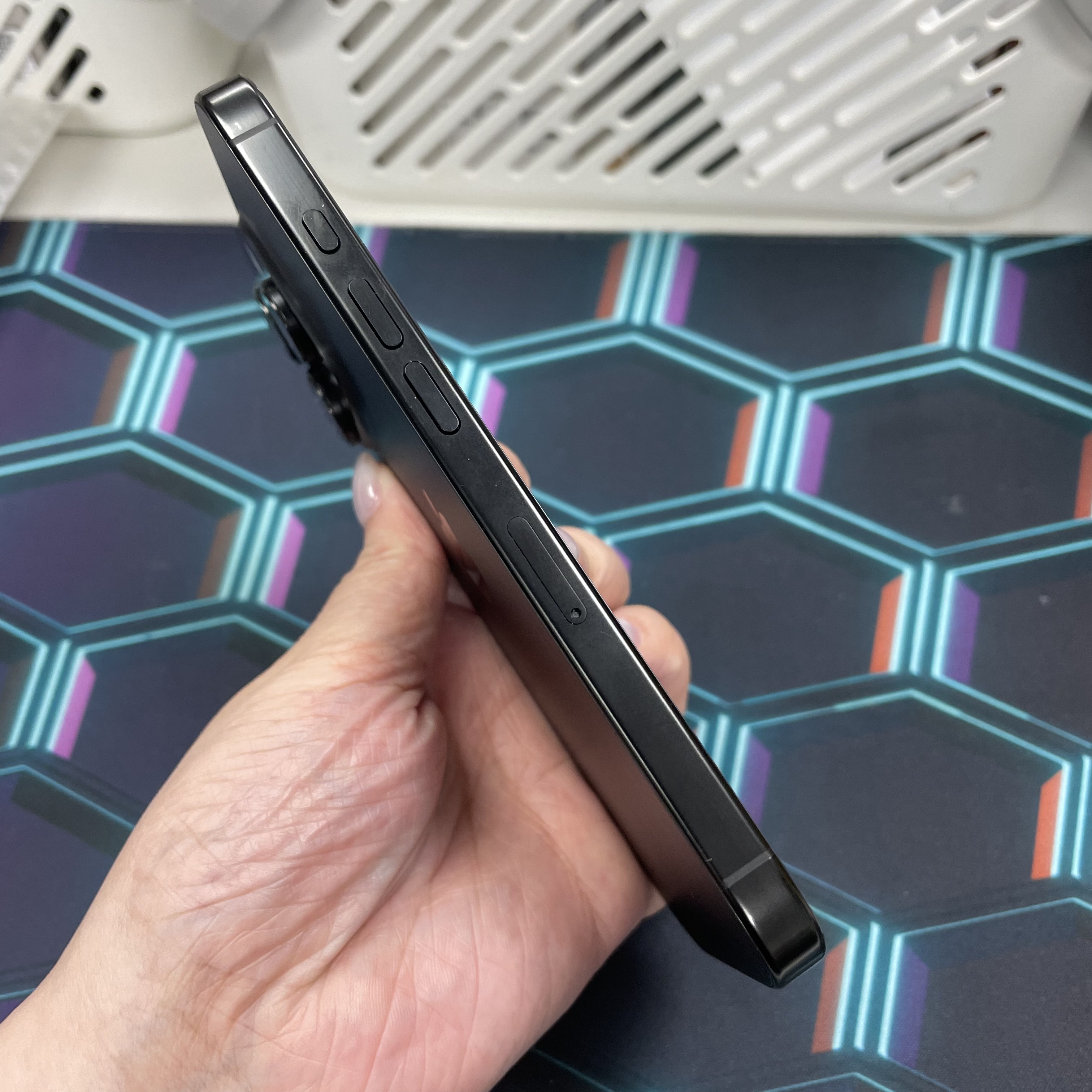 *6550 16 Pro 完美機 1TB 電92 黑色 black
