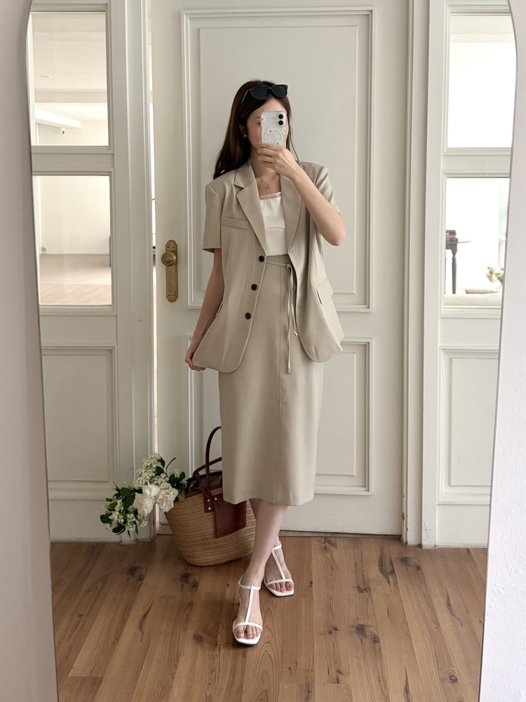 Sandstone Belted Skirt (Light Beige)