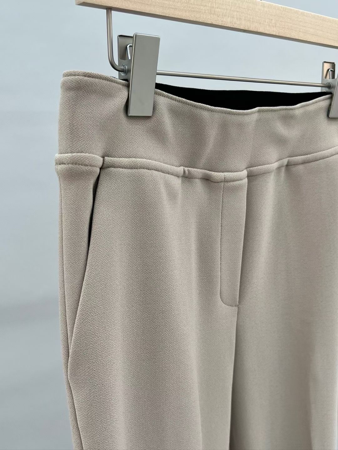 粗橡筋腰微喇叭西褲