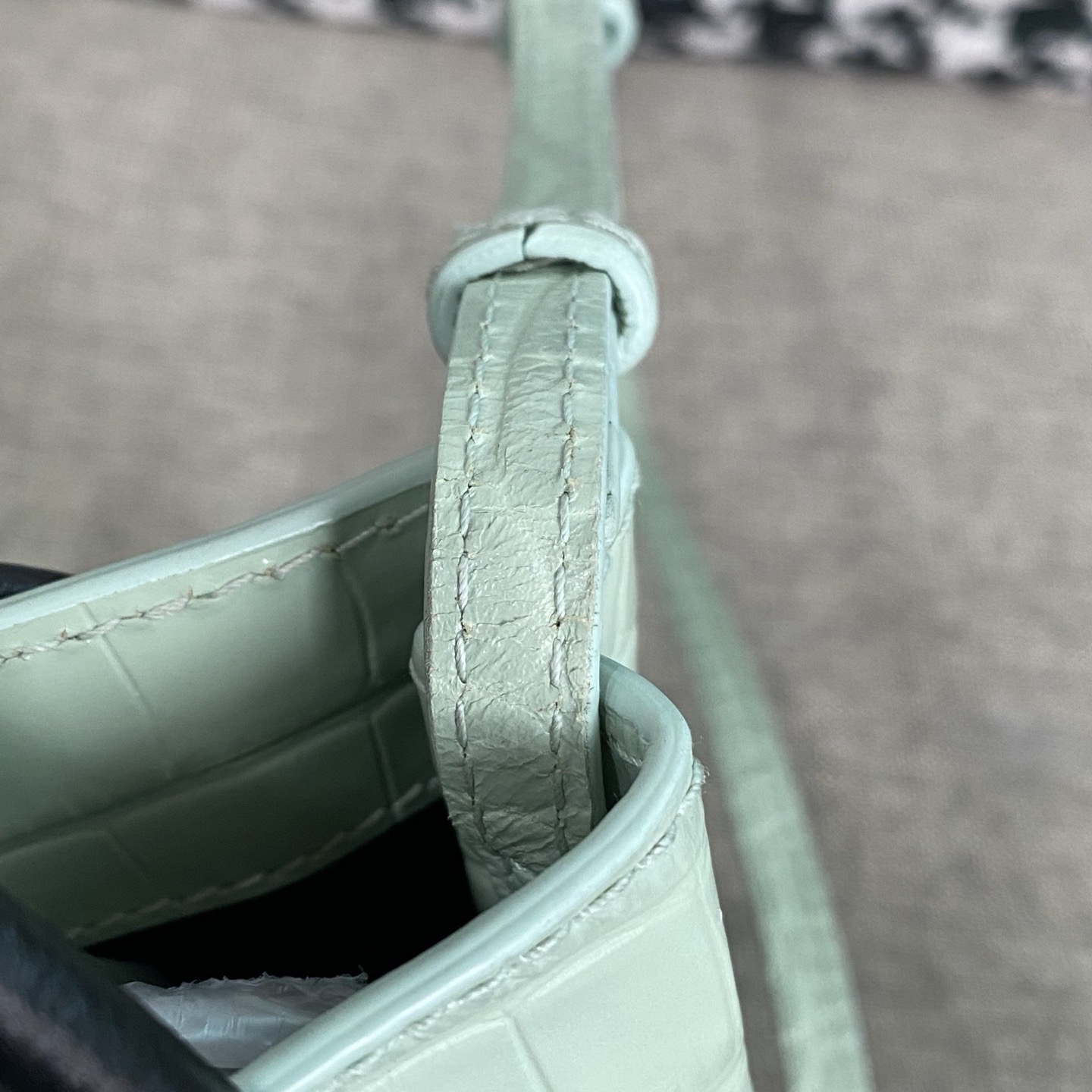 【預訂貨品】巴黎世家薄荷綠全皮鰐魚壓紋手機包