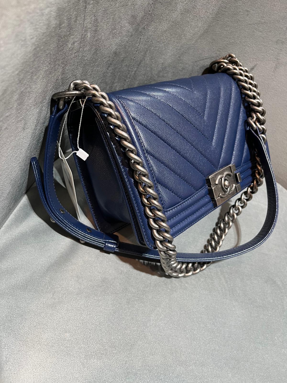 Chanel Boy 25cm 荔枝牛皮V紋復古銀扣 100%Authentic, 98%New ✅26Card✅Dust bag