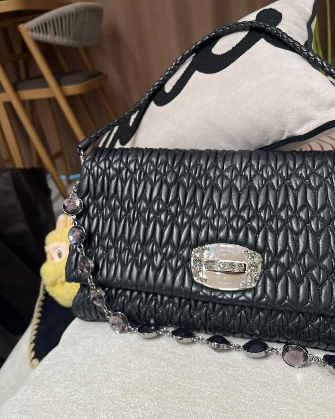 Miu Miu crystals chain shoulder bag 黑色銀扣100%Authentic,95%new