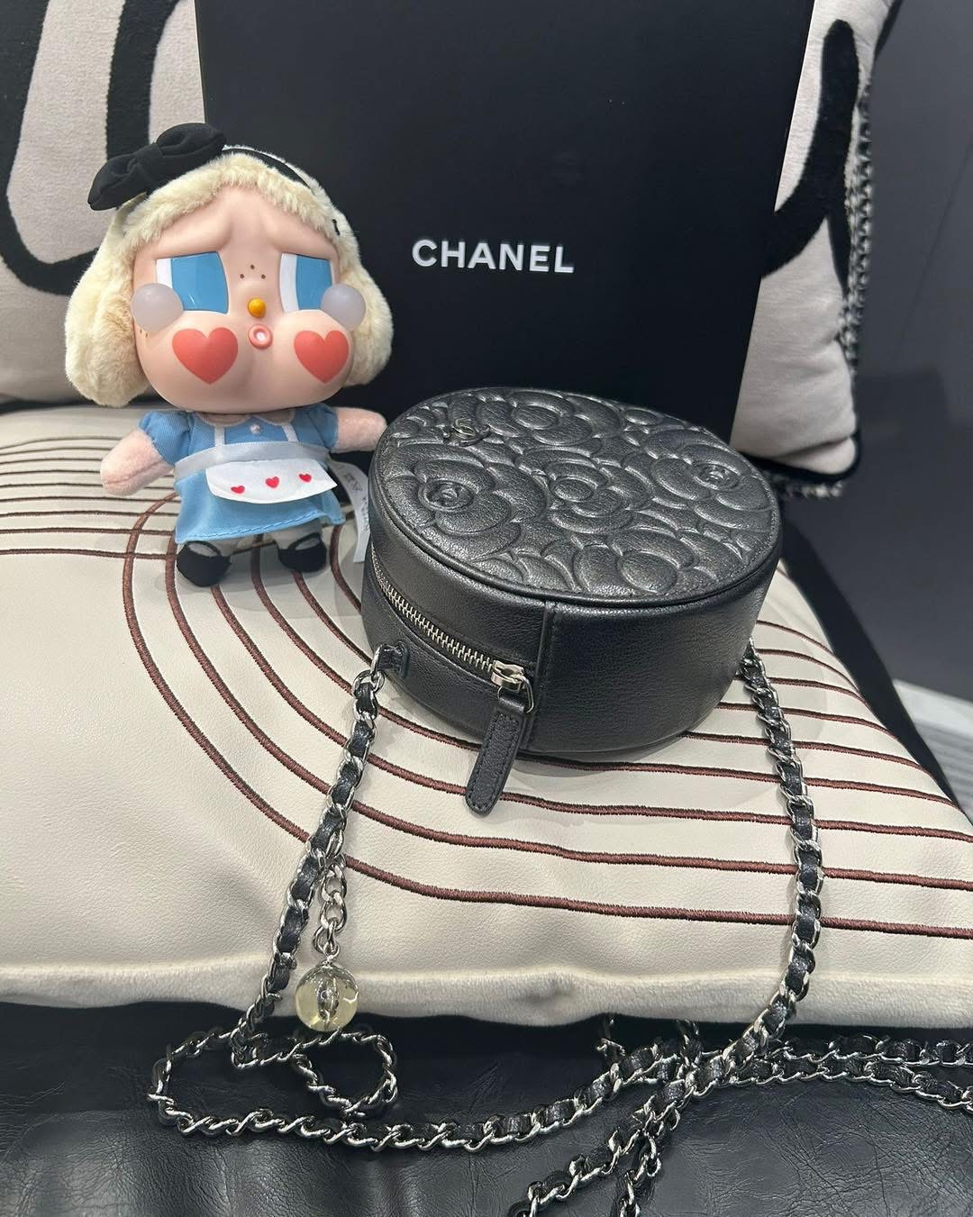 CHANEL ROUND BAG WITH CHAIN 山茶花荔枝牛皮圓餅 100%Authentic,98%new ✅CARD✅dust bag✅box 